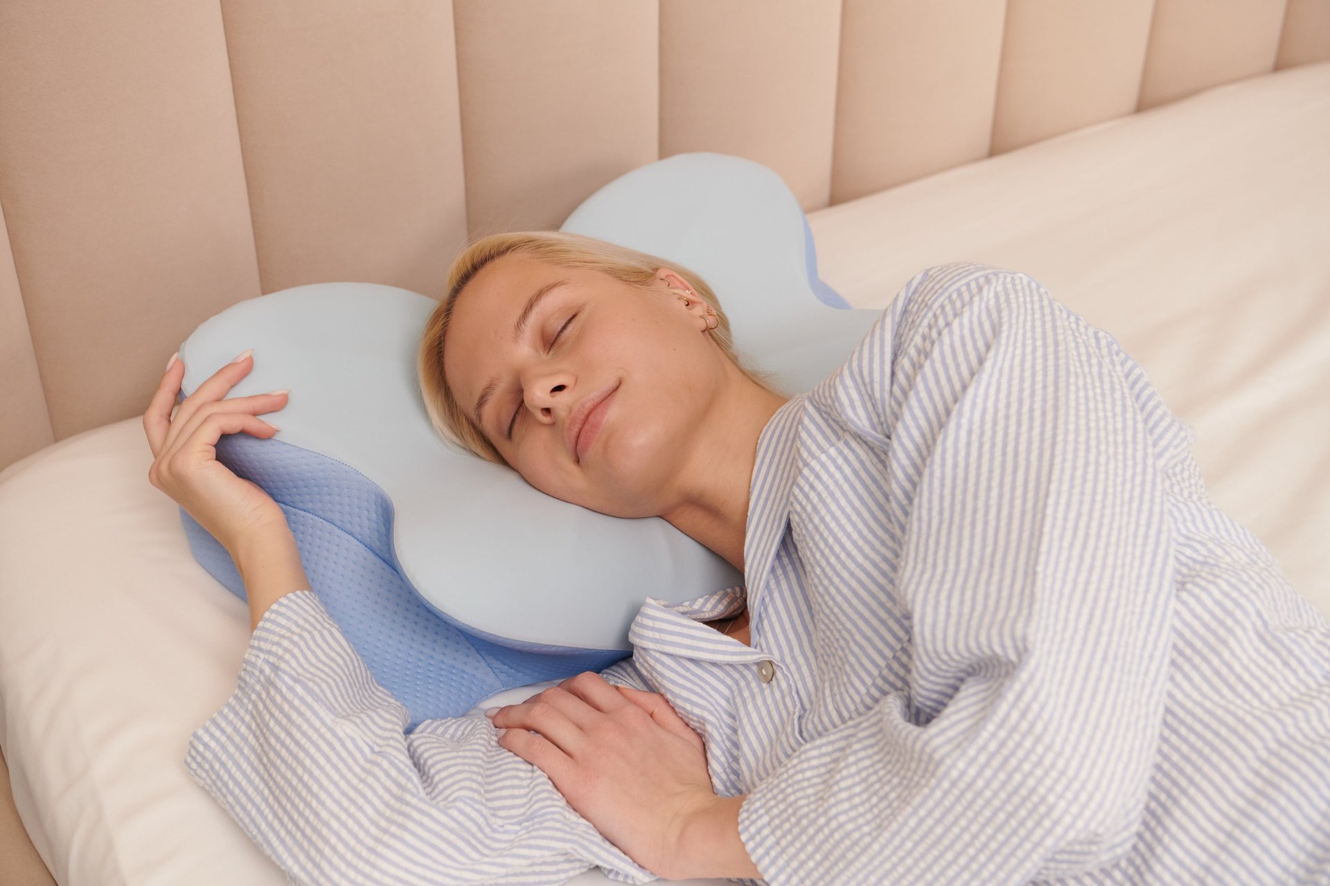 black and white bed linen