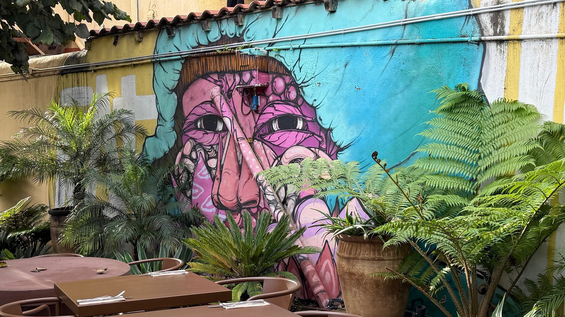 black and white bed linen