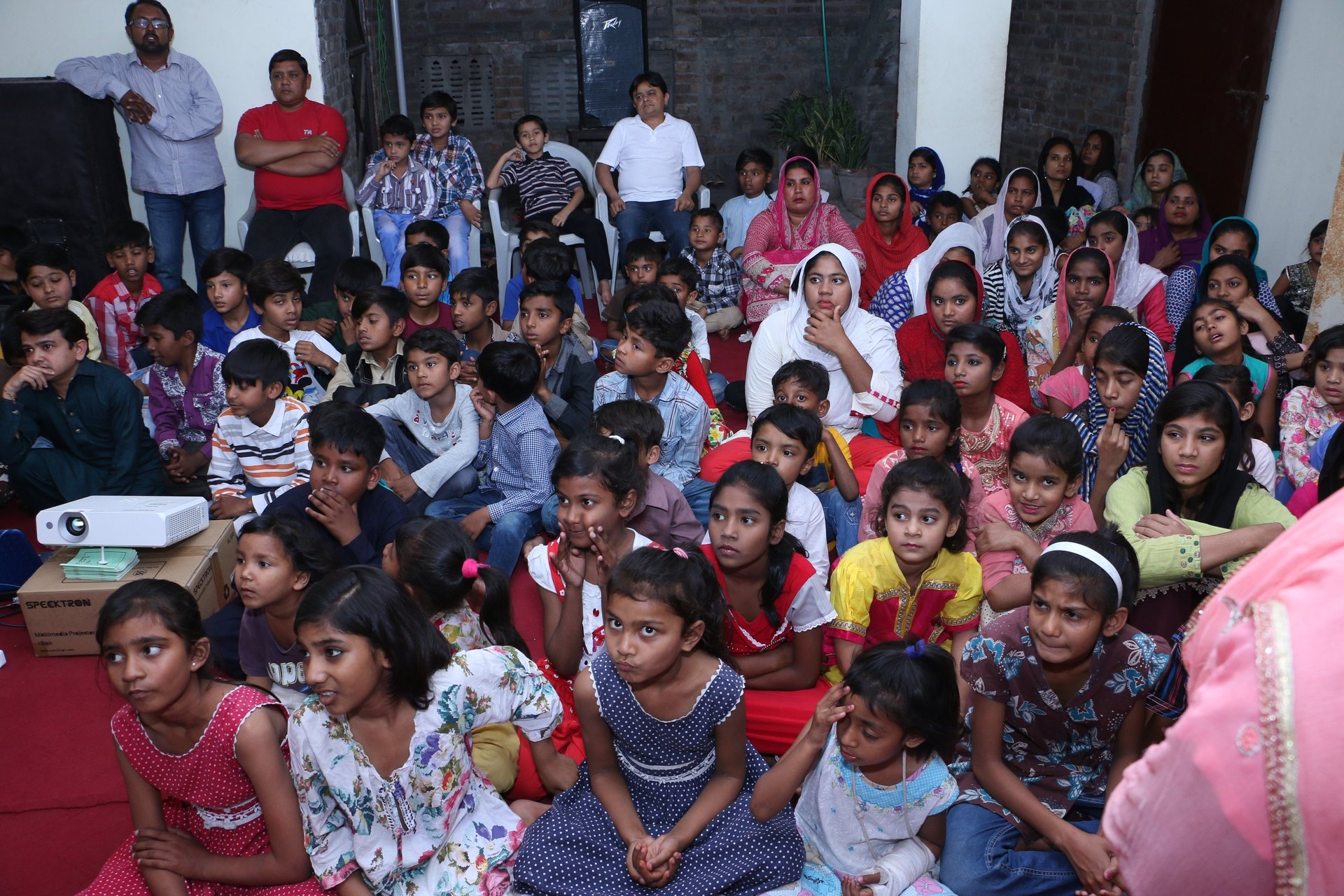 gray computer monitor