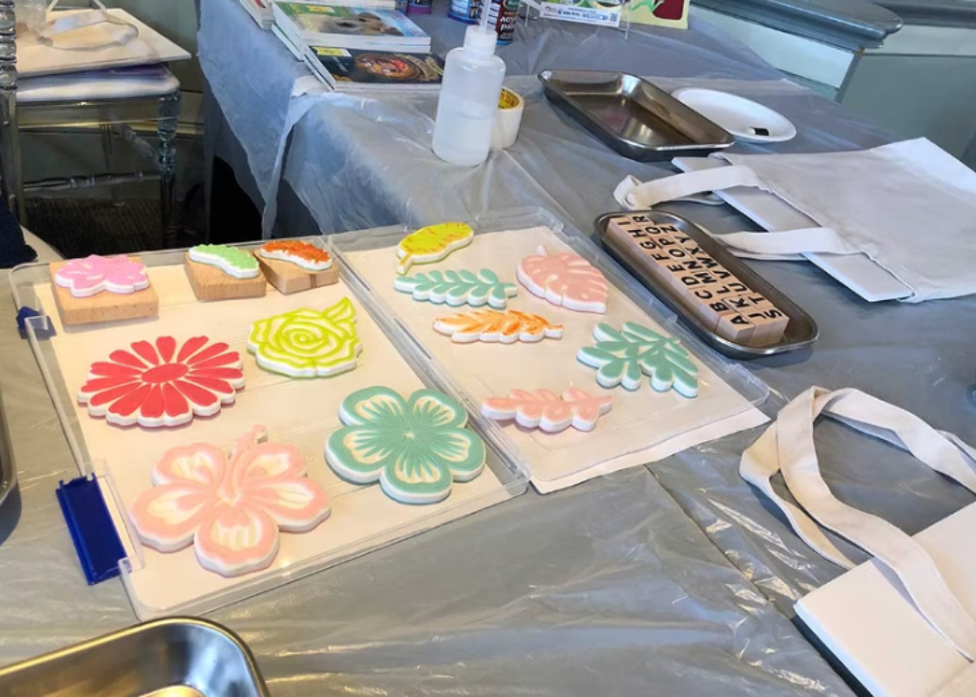 gray computer monitor