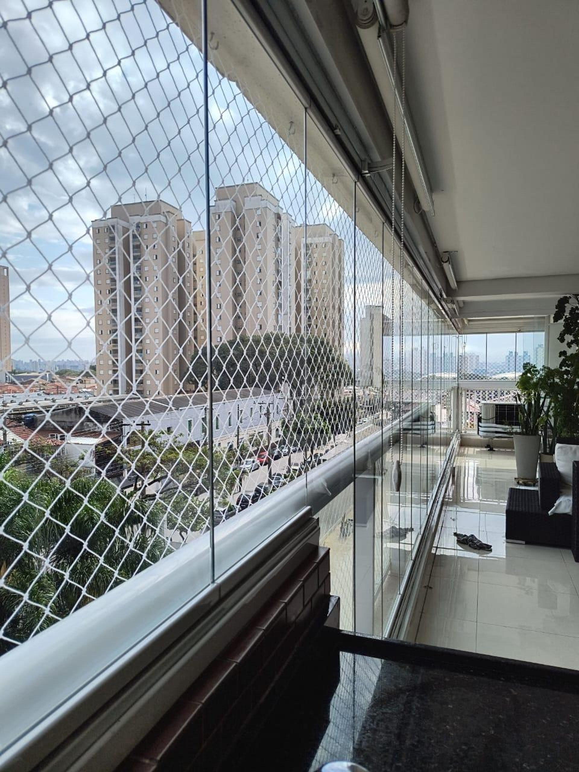 black and white bed linen