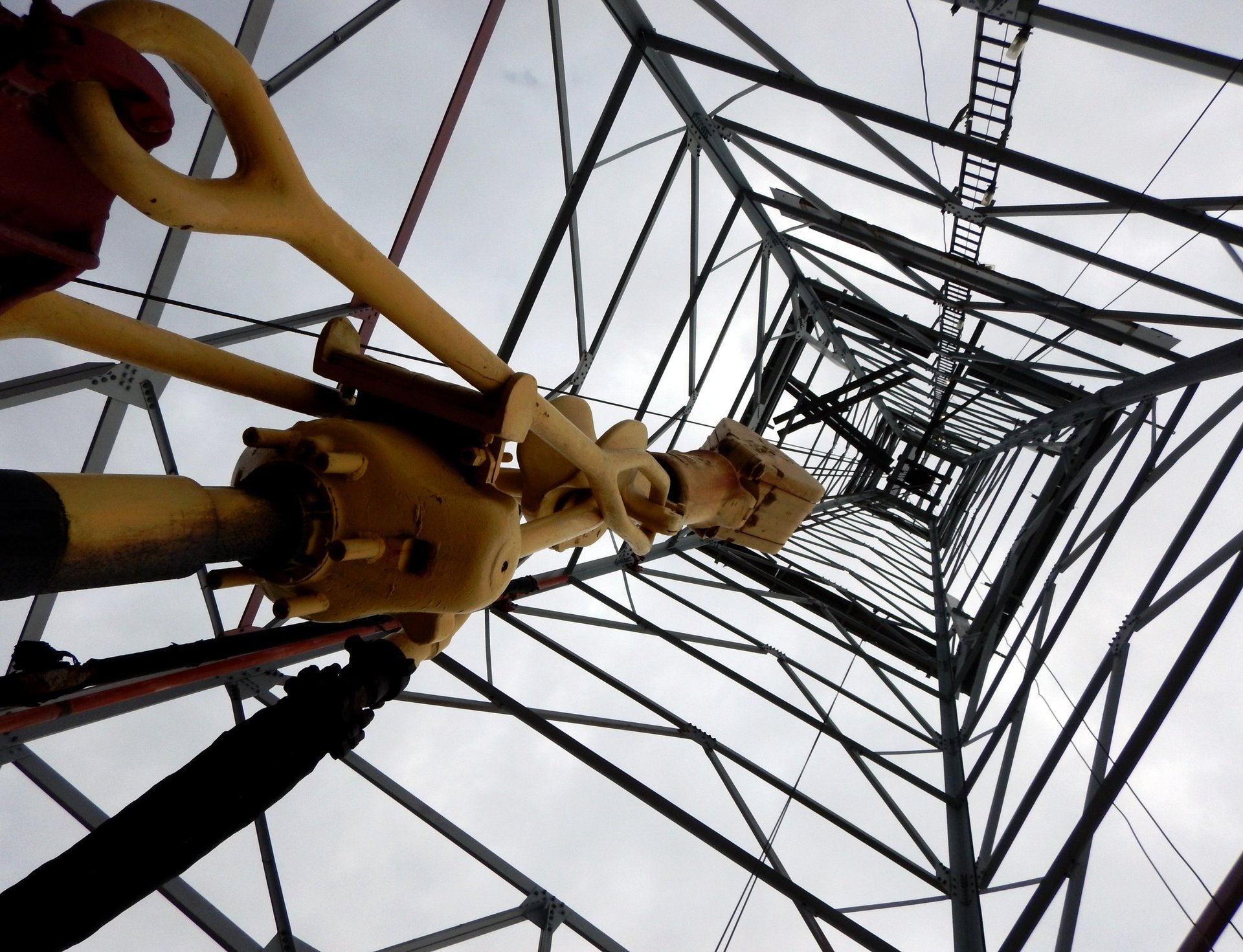 black and brown leather padded tub sofa