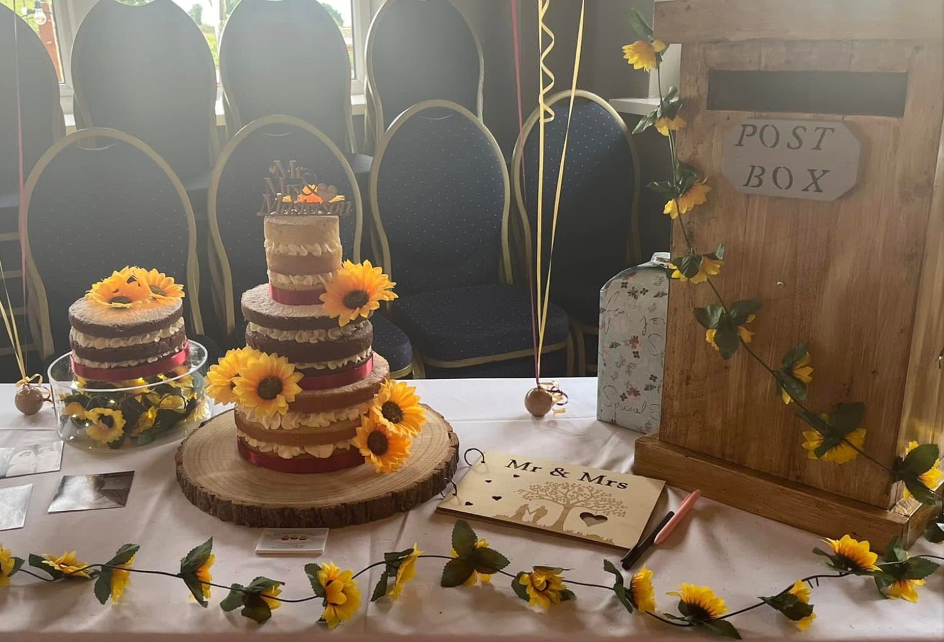 gray computer monitor