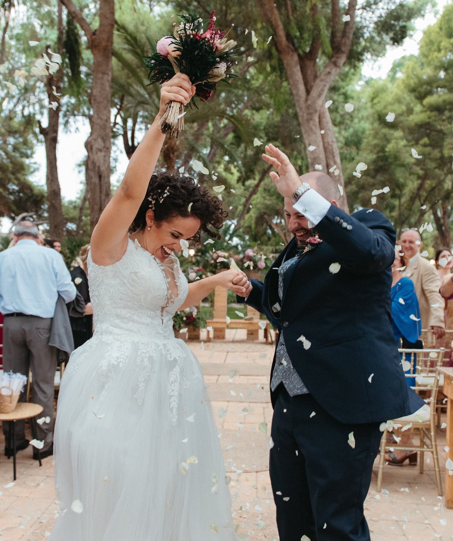black and white bed linen