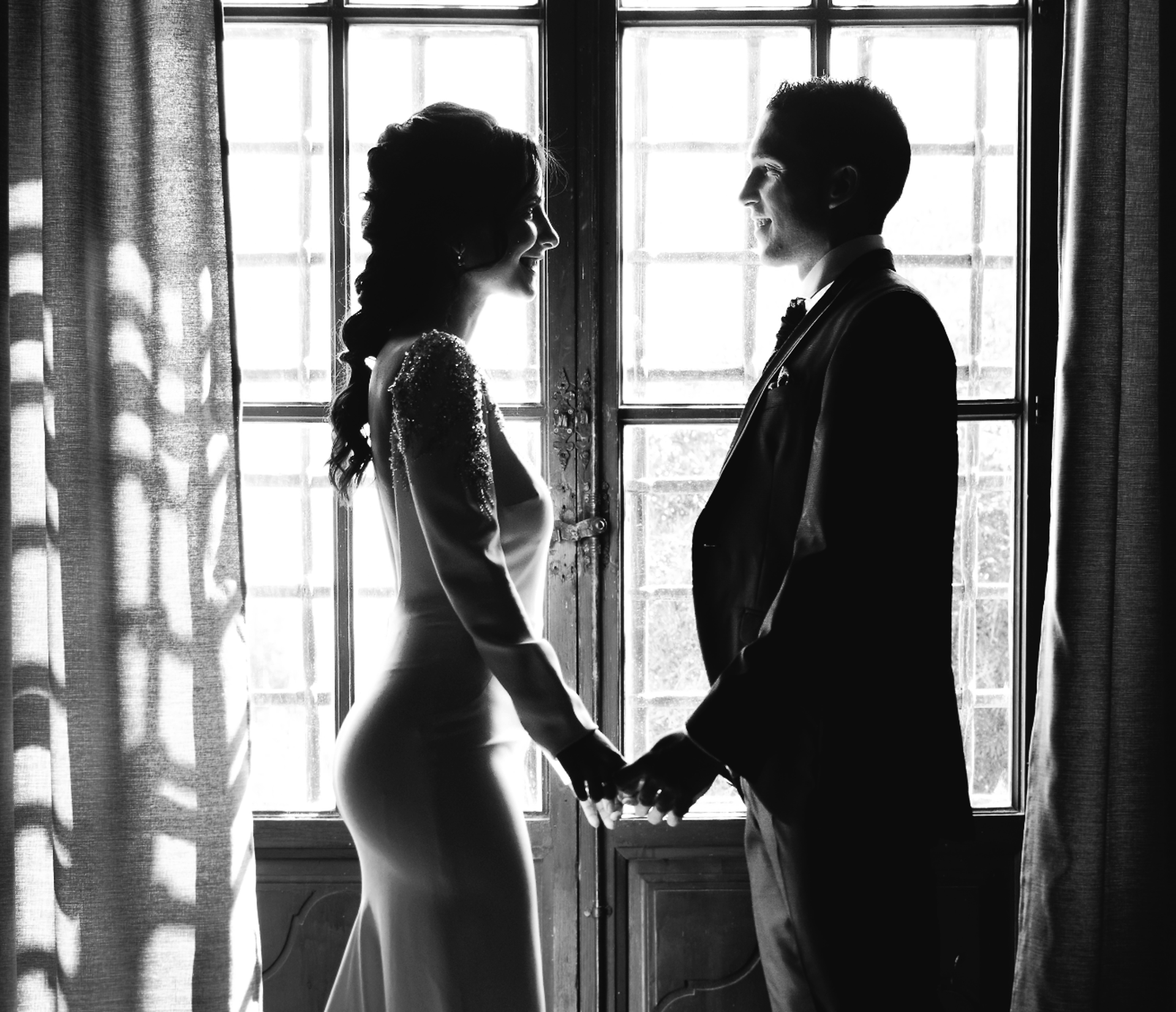 black and white bed linen