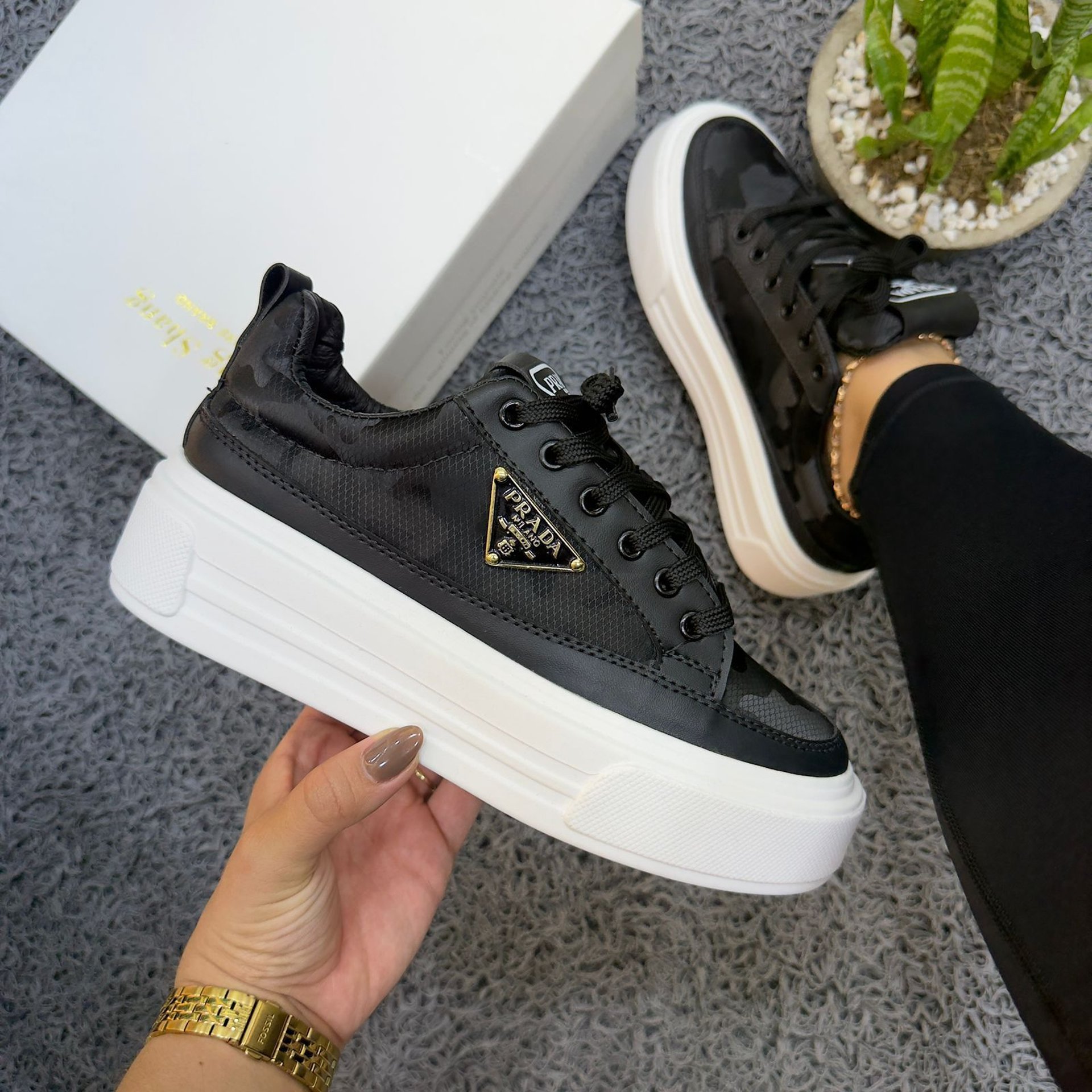 black and white bed linen