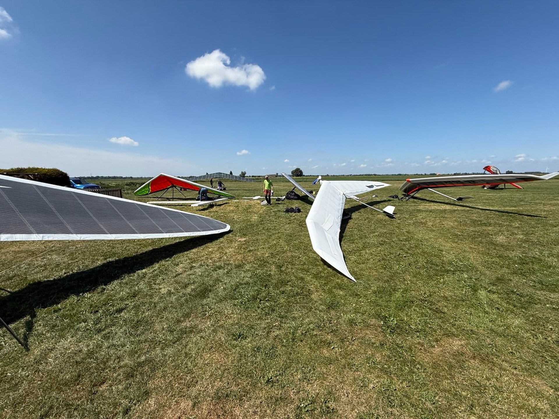 gray computer monitor