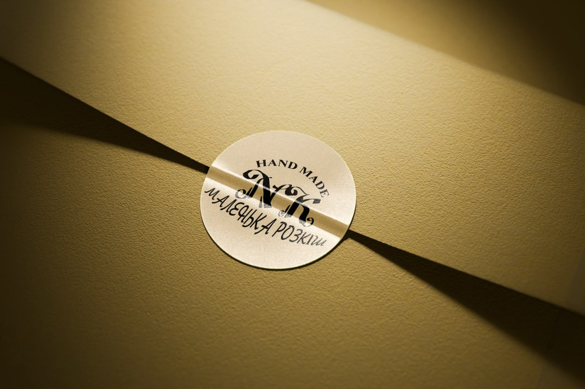 gray computer monitor