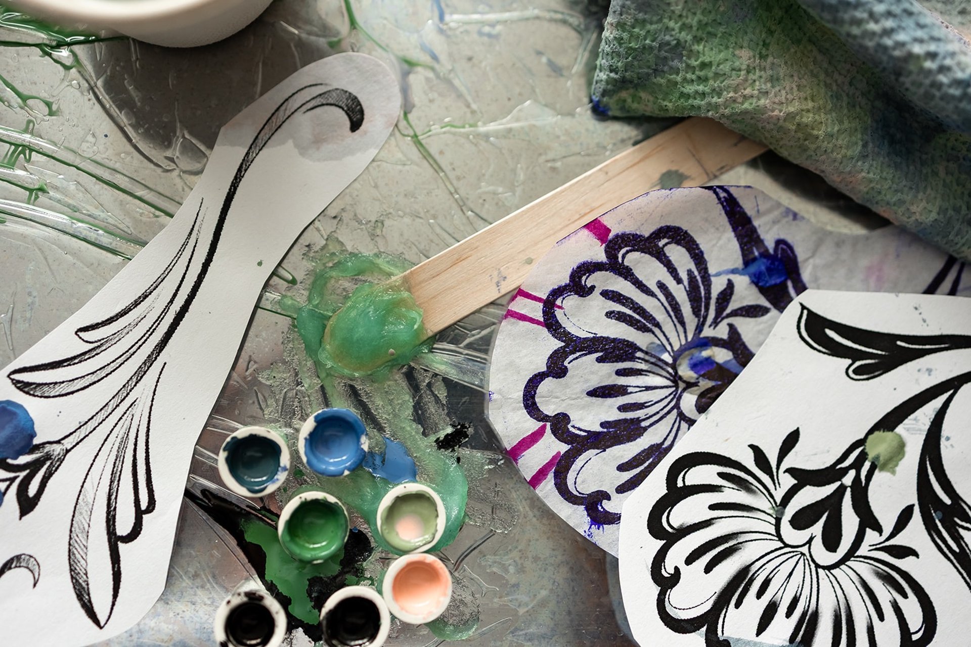 black and white bed linen