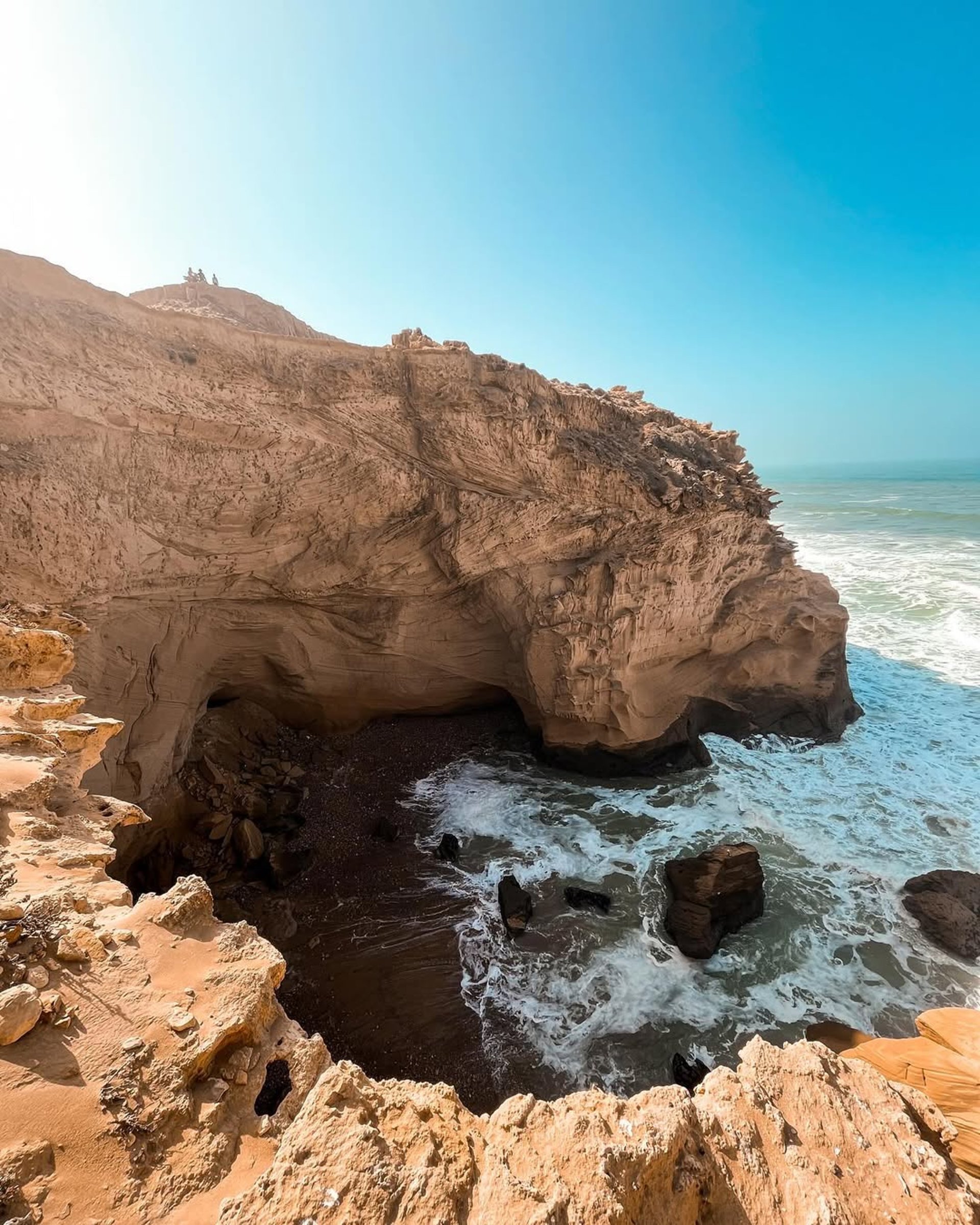 black and white bed linen