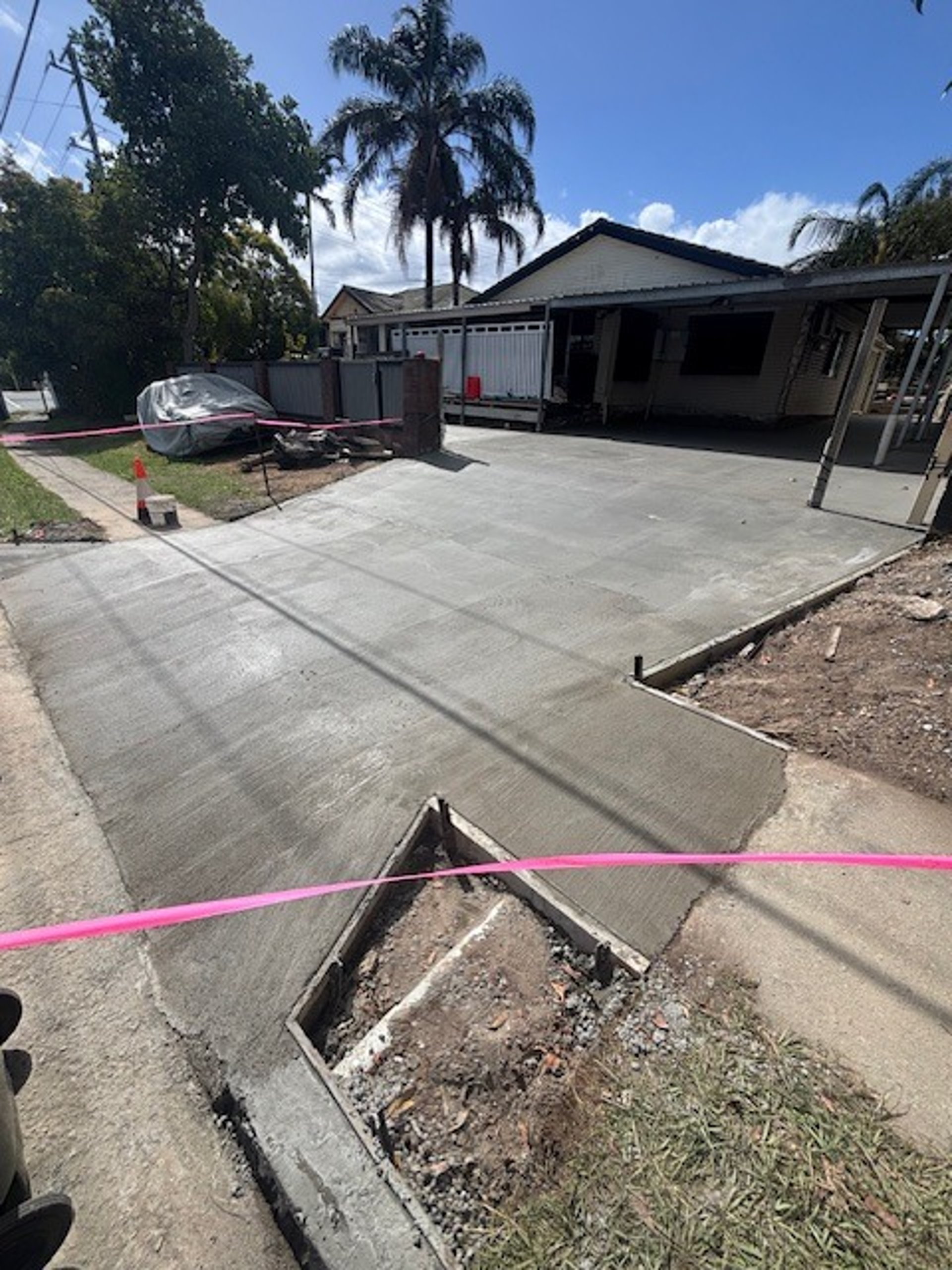 gray computer monitor