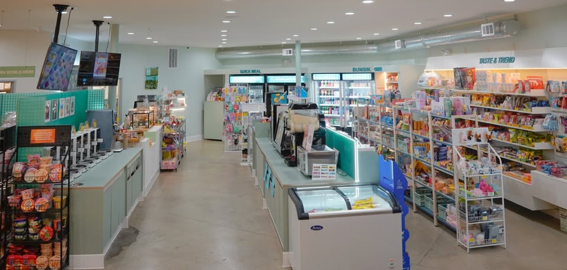 gray computer monitor