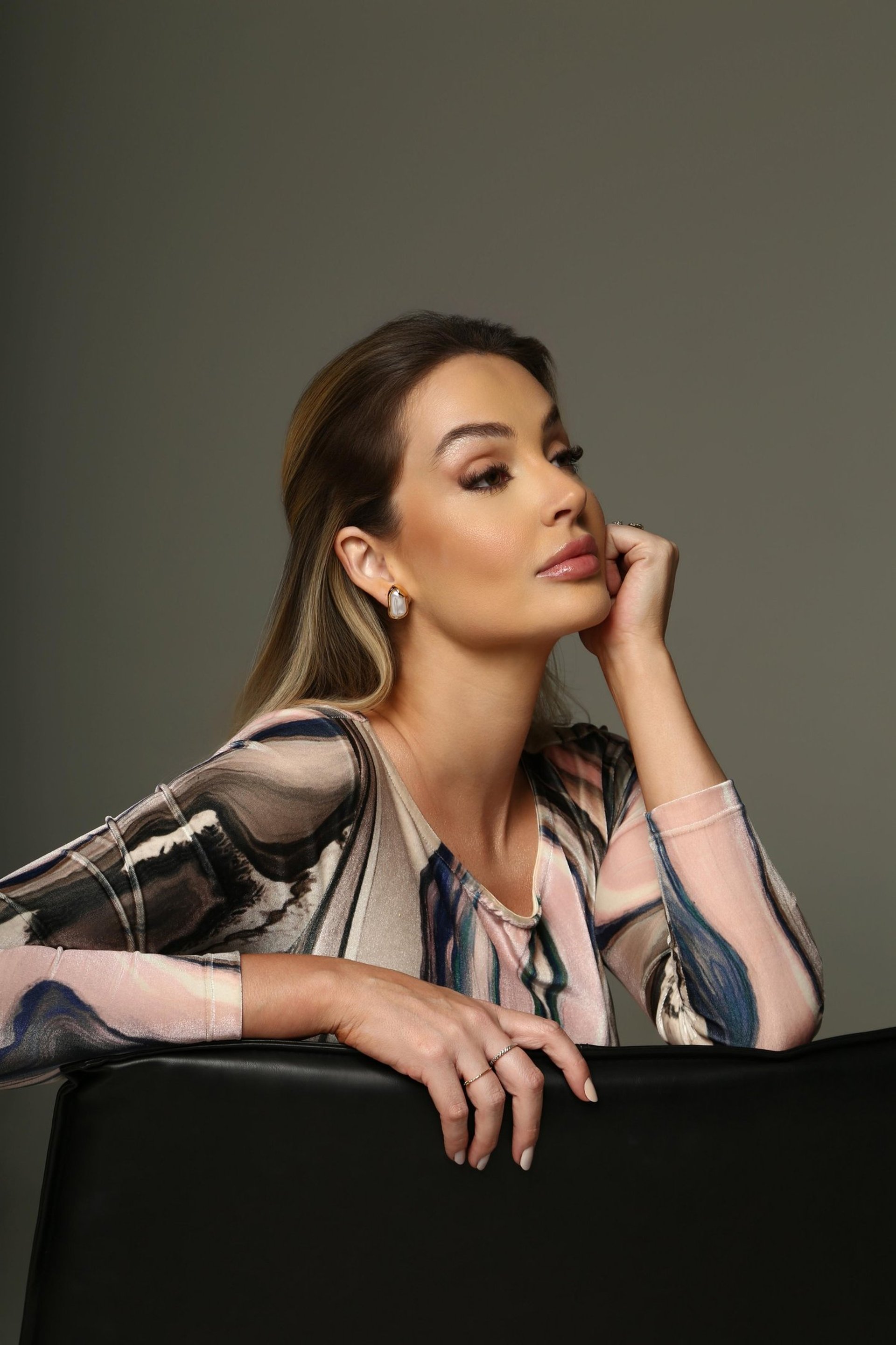 black and white bed linen