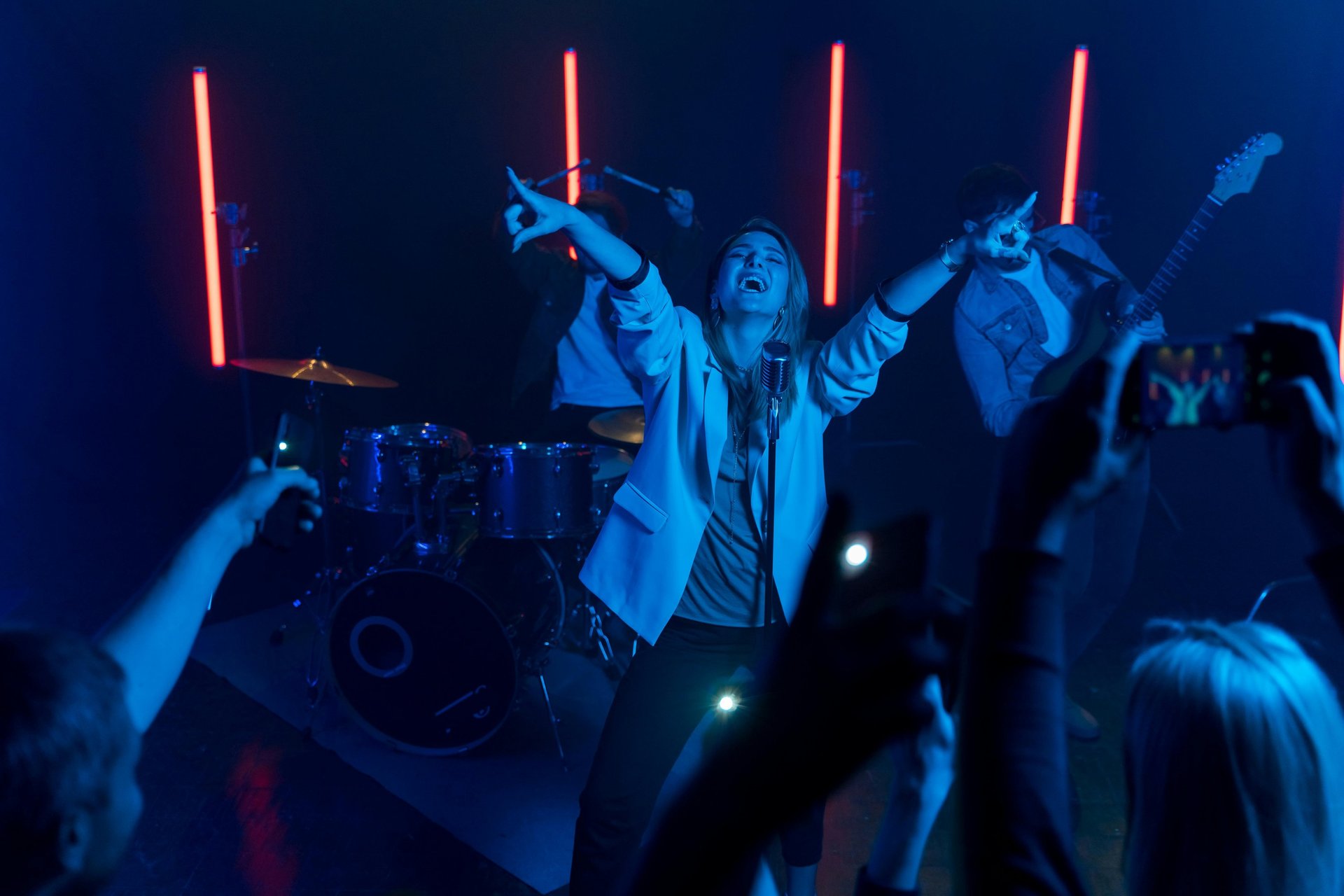 gray computer monitor