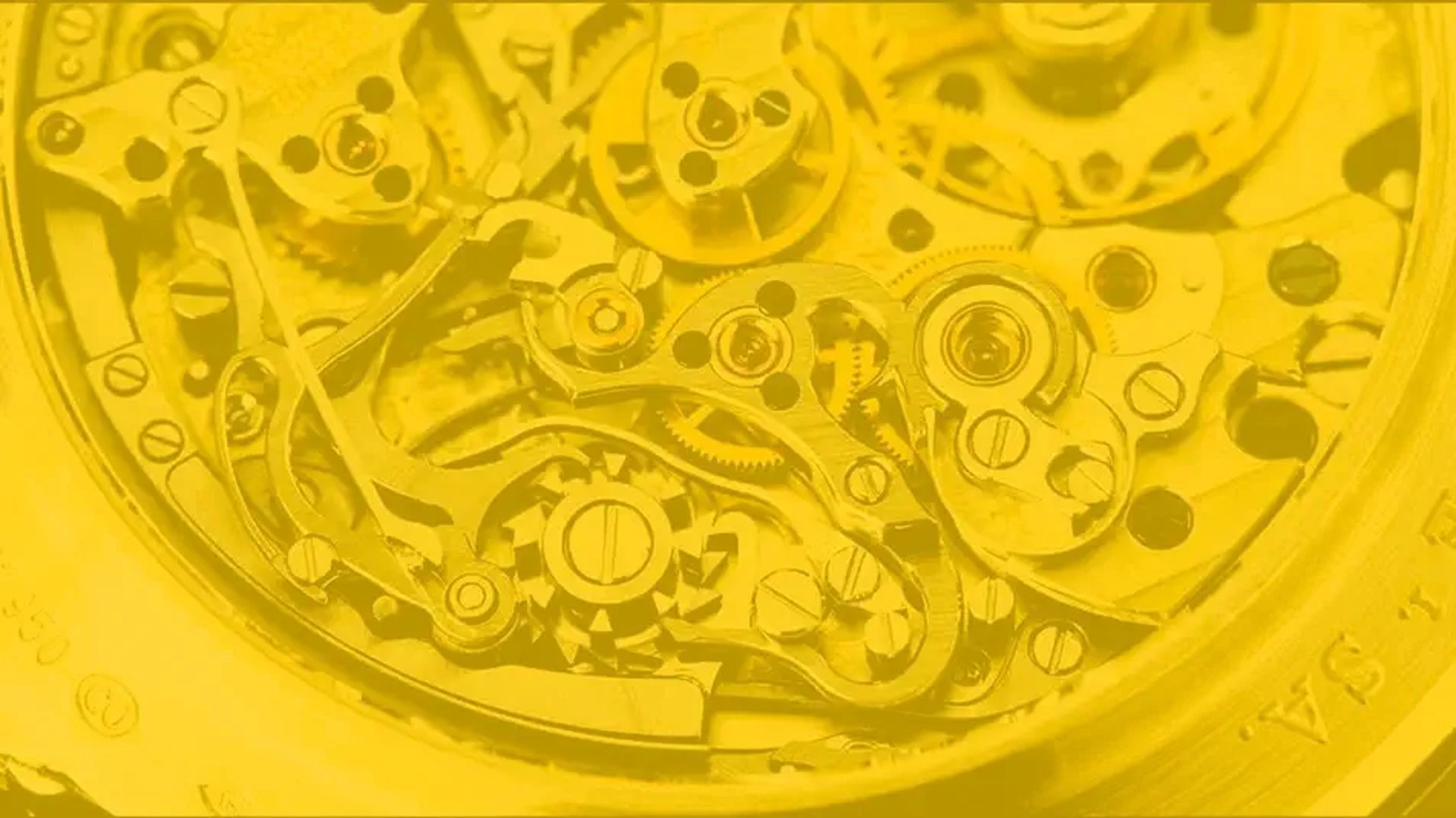 parte visibile di un movimento meccanico di un orologio con filtro giallo