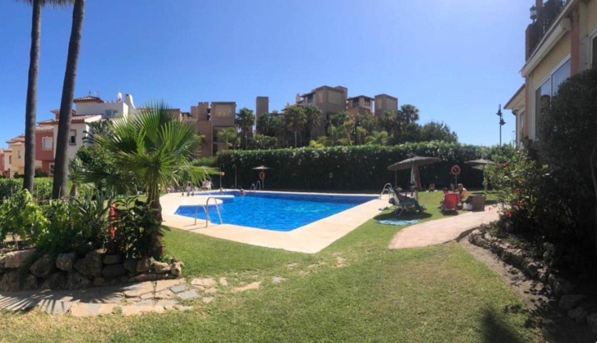 black and white bed linen