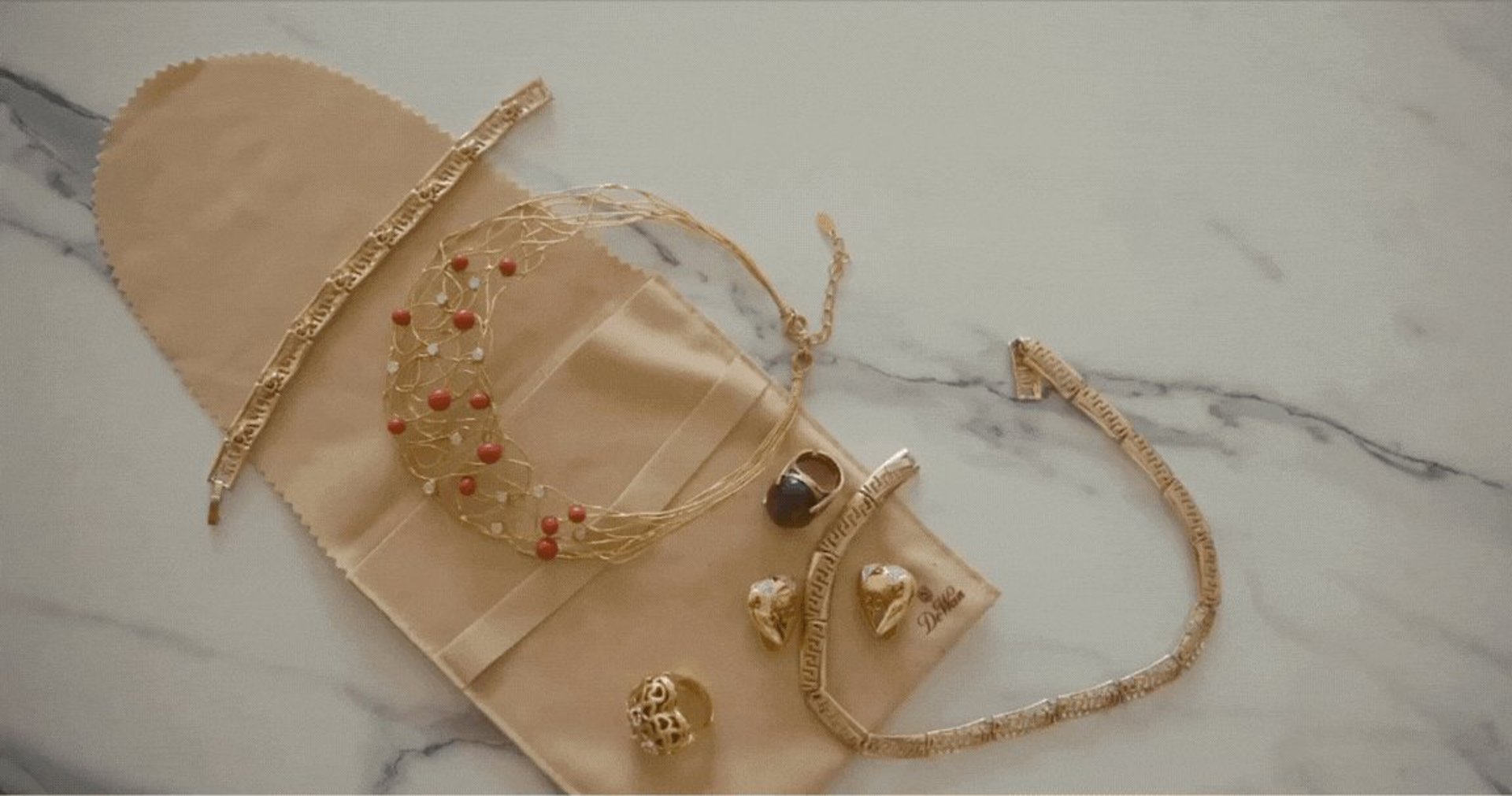 black and white bed linen