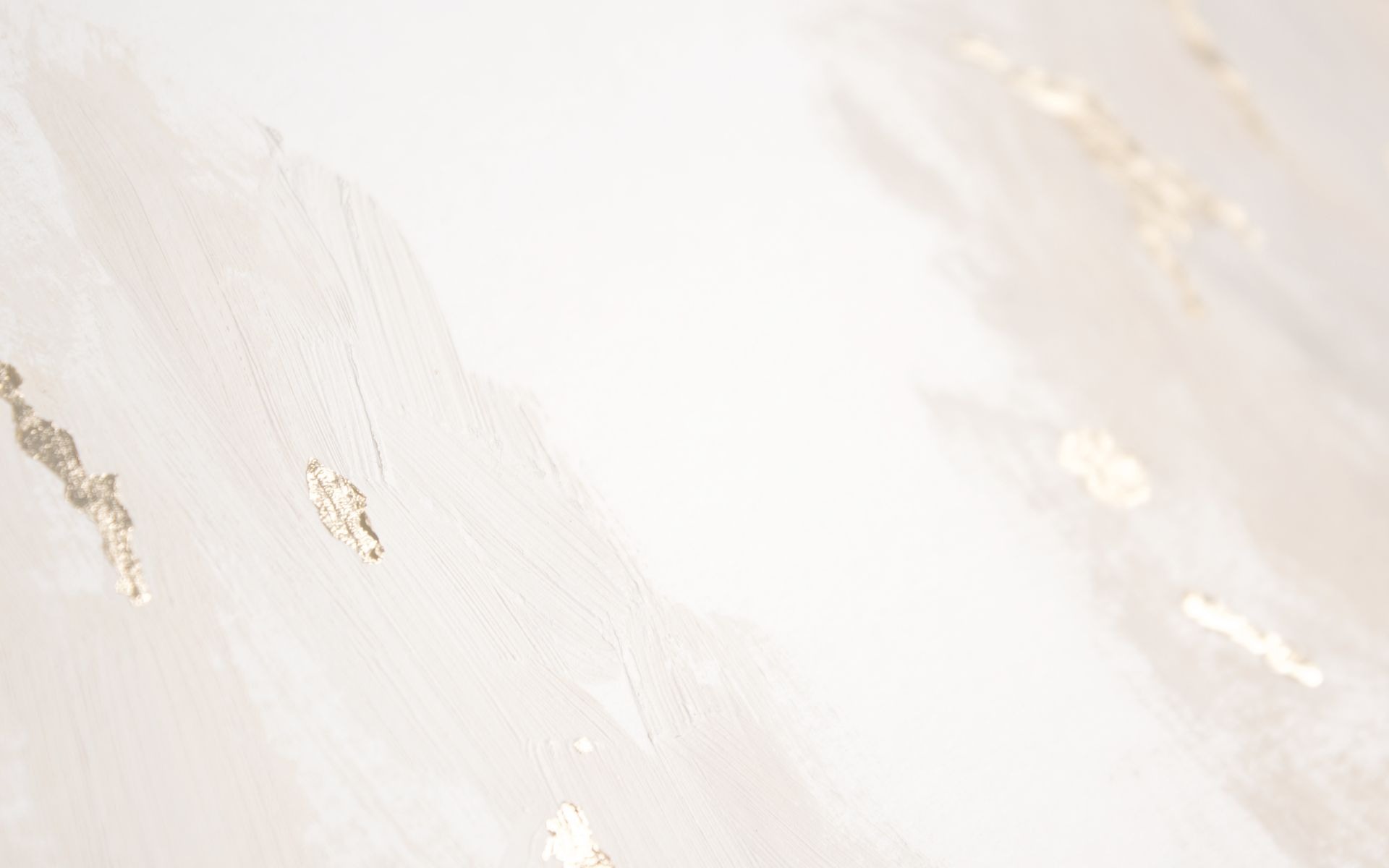 Femme méditant, observant la Terre depuis une perspective élevée, entourée de montgolfières symbolisant d'autres âmes