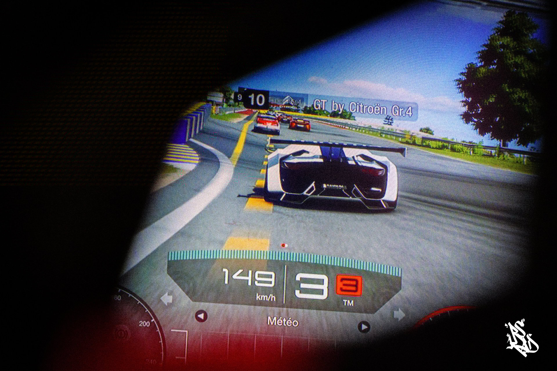 gray computer monitor