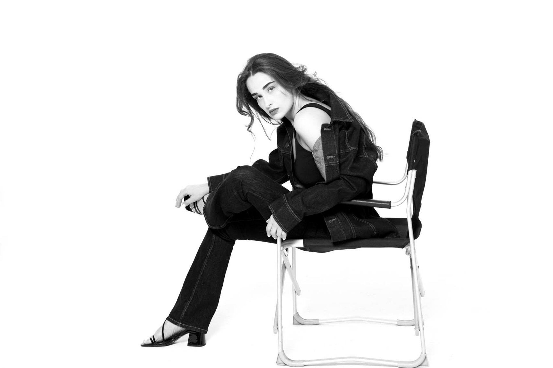 black and white bed linen