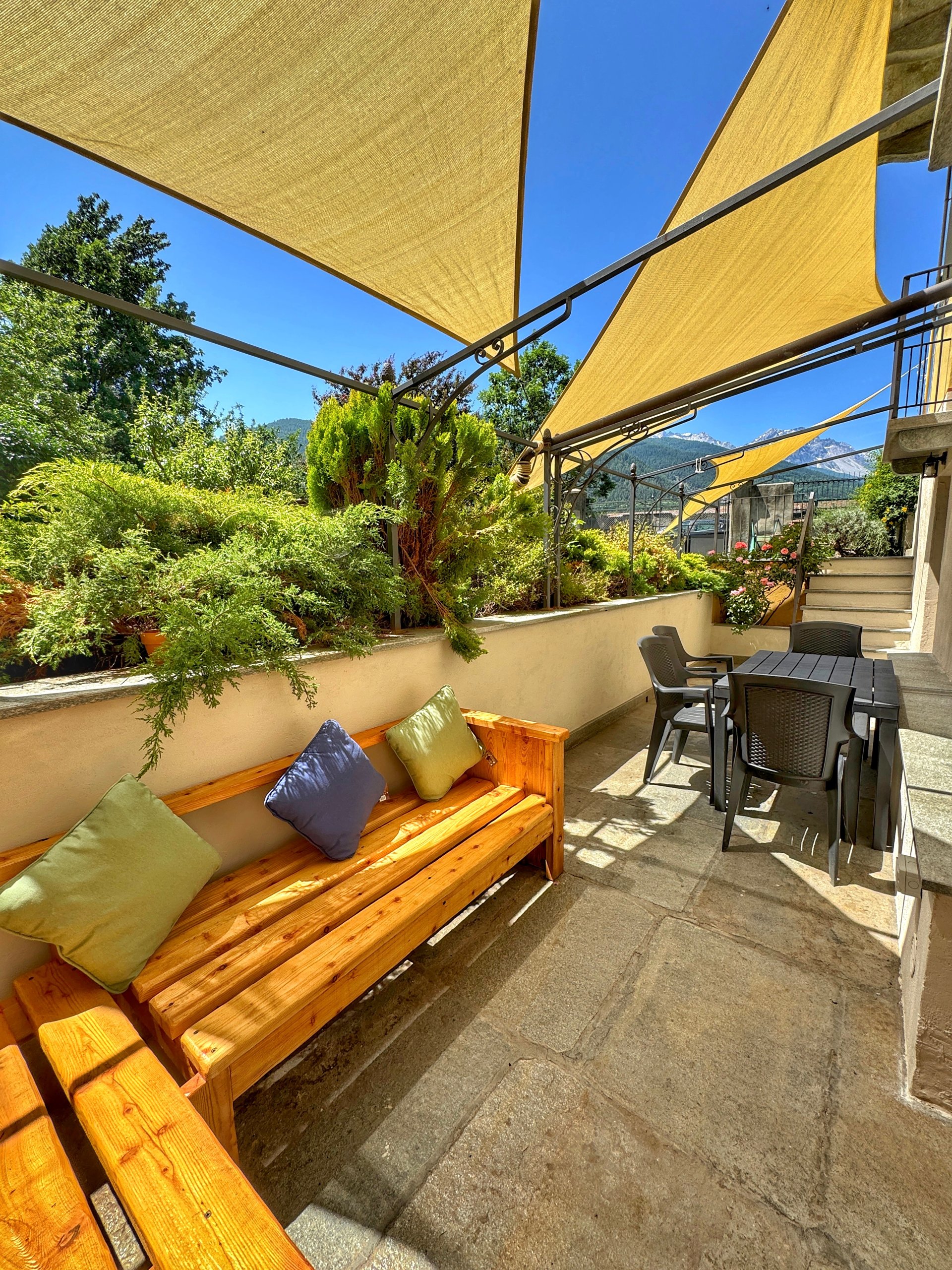 black and white bed linen