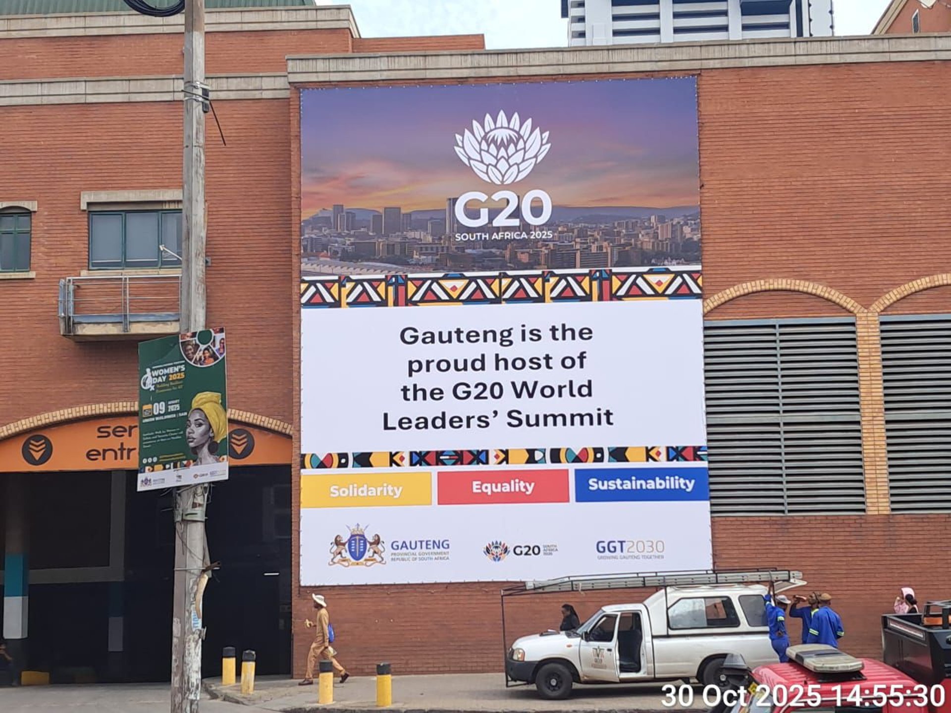 black and brown leather padded tub sofa
