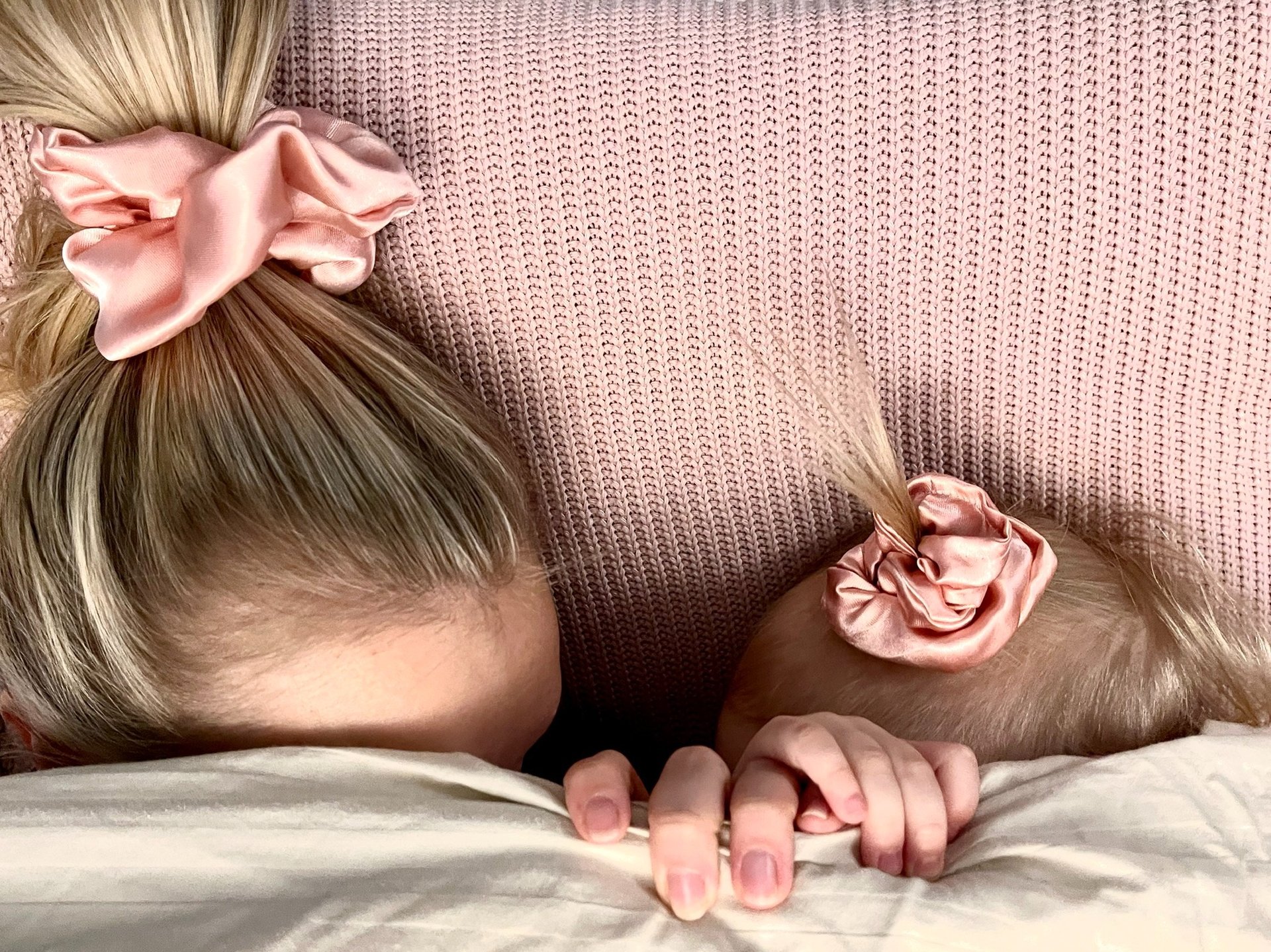 black and white bed linen