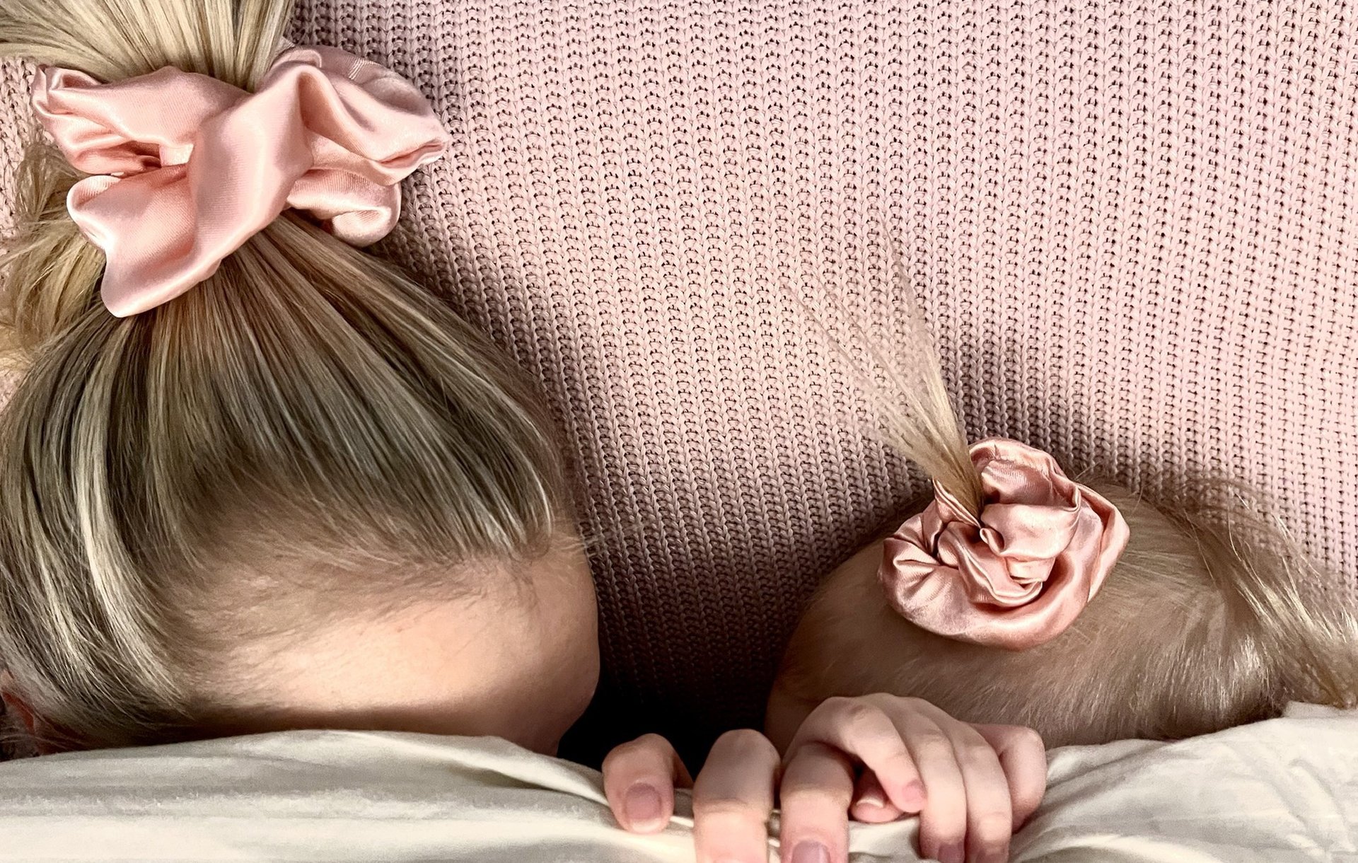 black and white bed linen