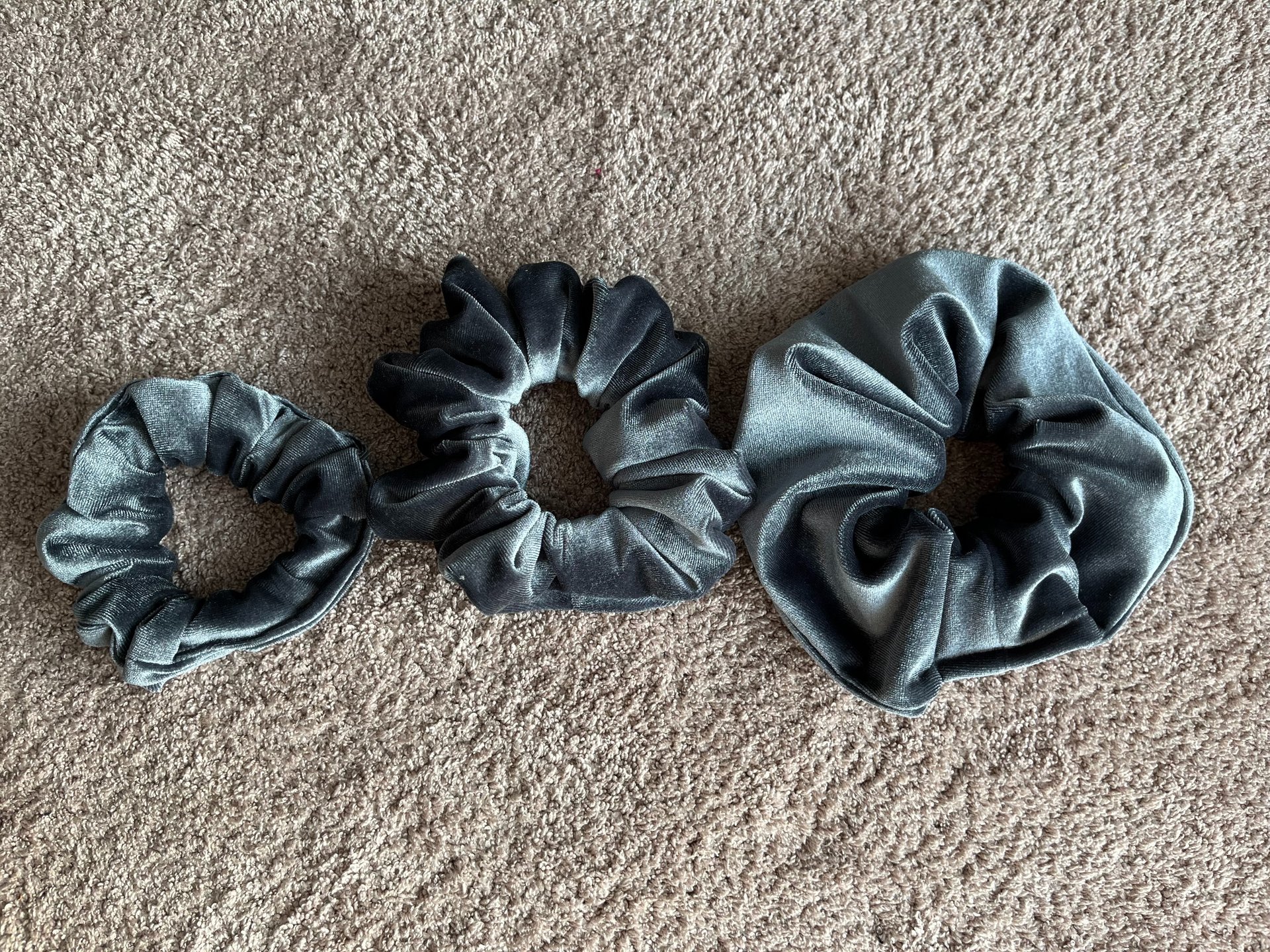 gray computer monitor