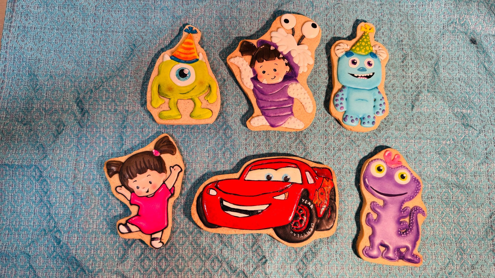 gray computer monitor