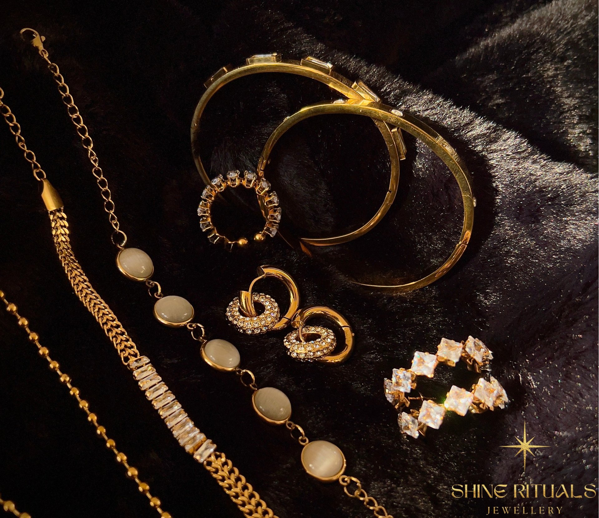 black and white bed linen