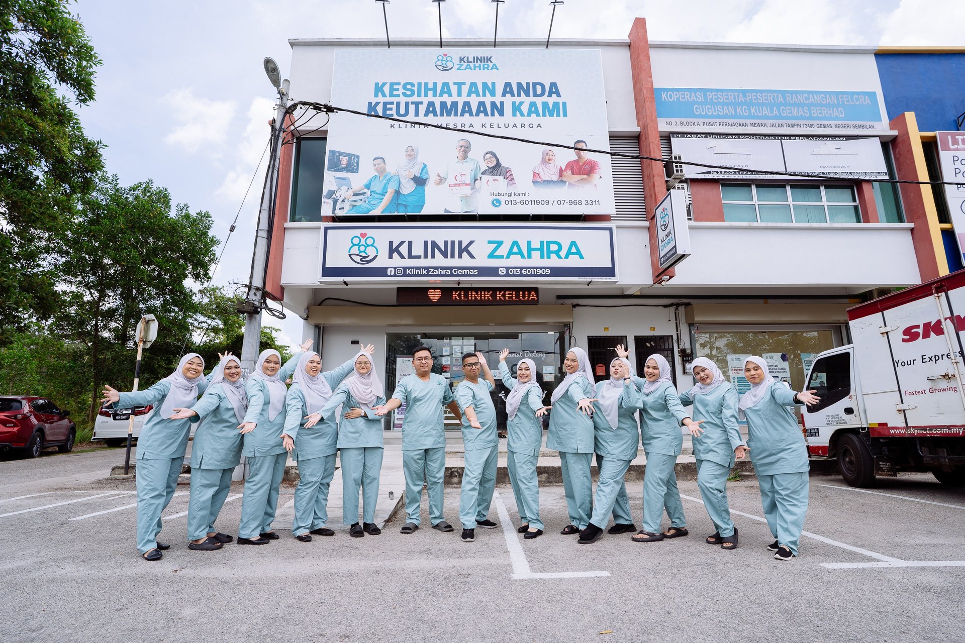 black and brown leather padded tub sofa