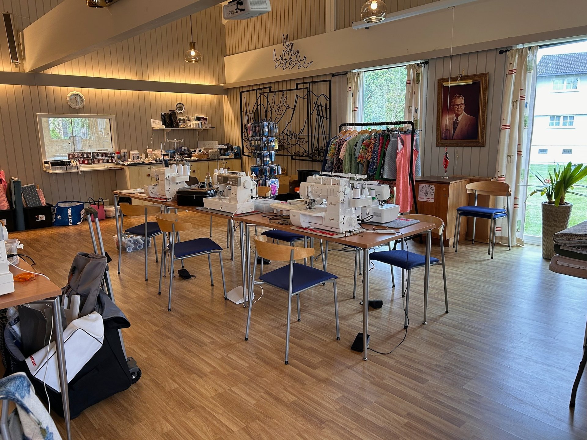 black and white bed linen