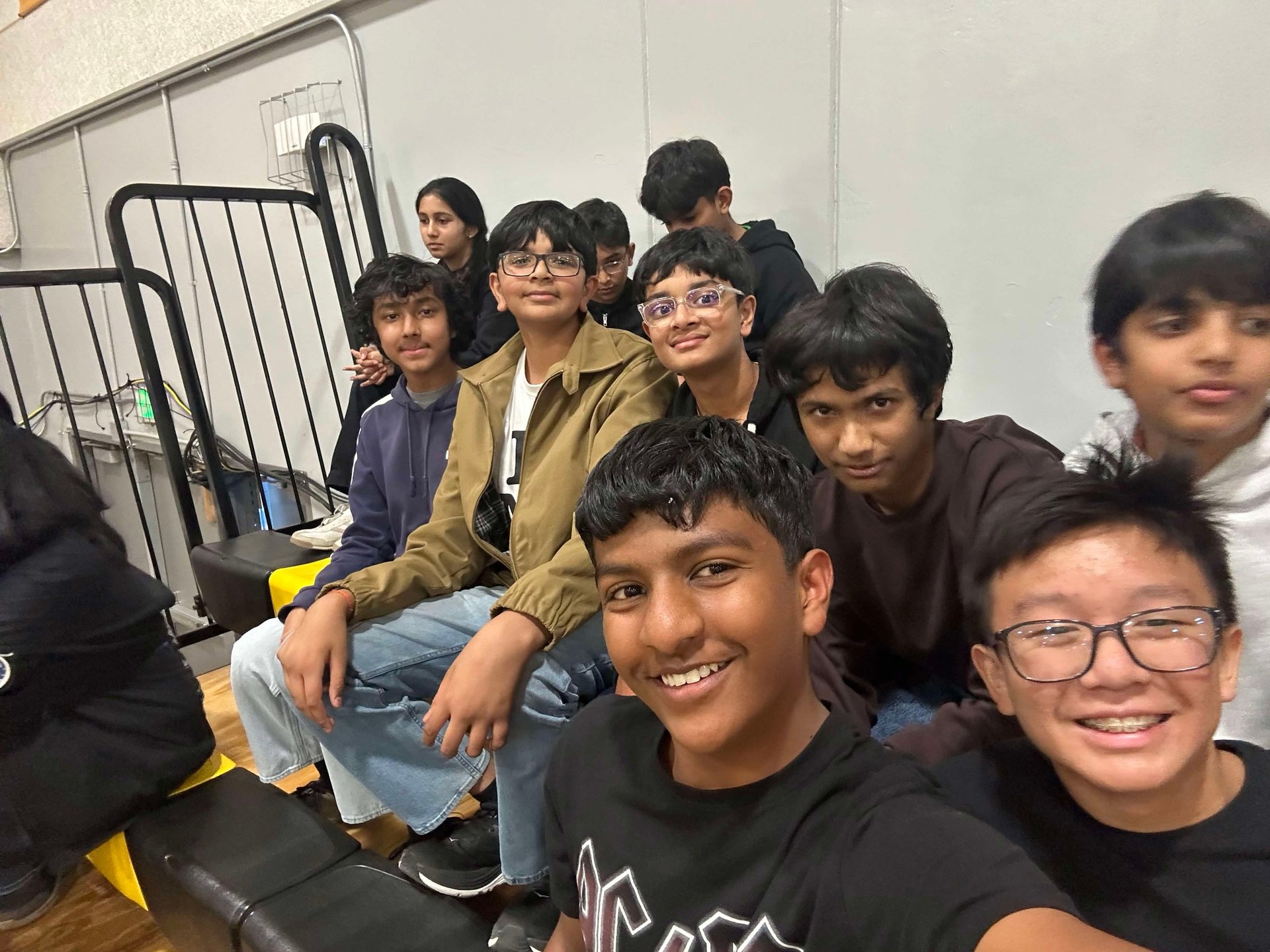 gray computer monitor