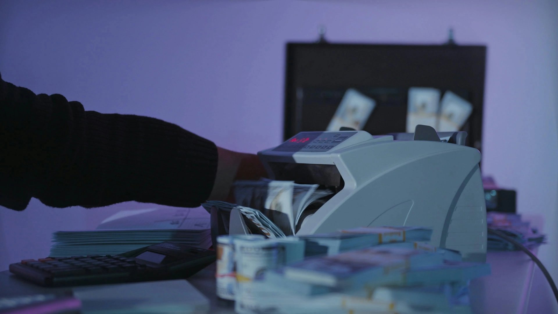 black and white bed linen