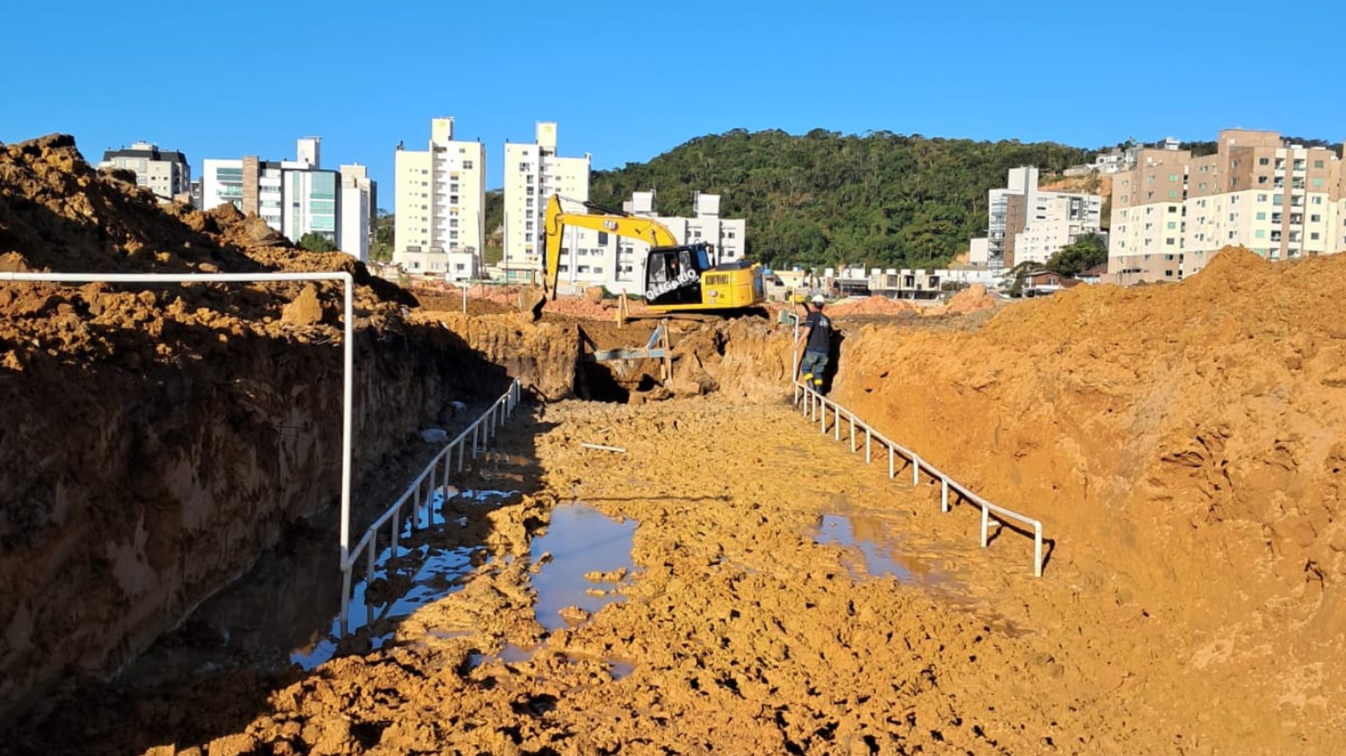 black and white bed linen