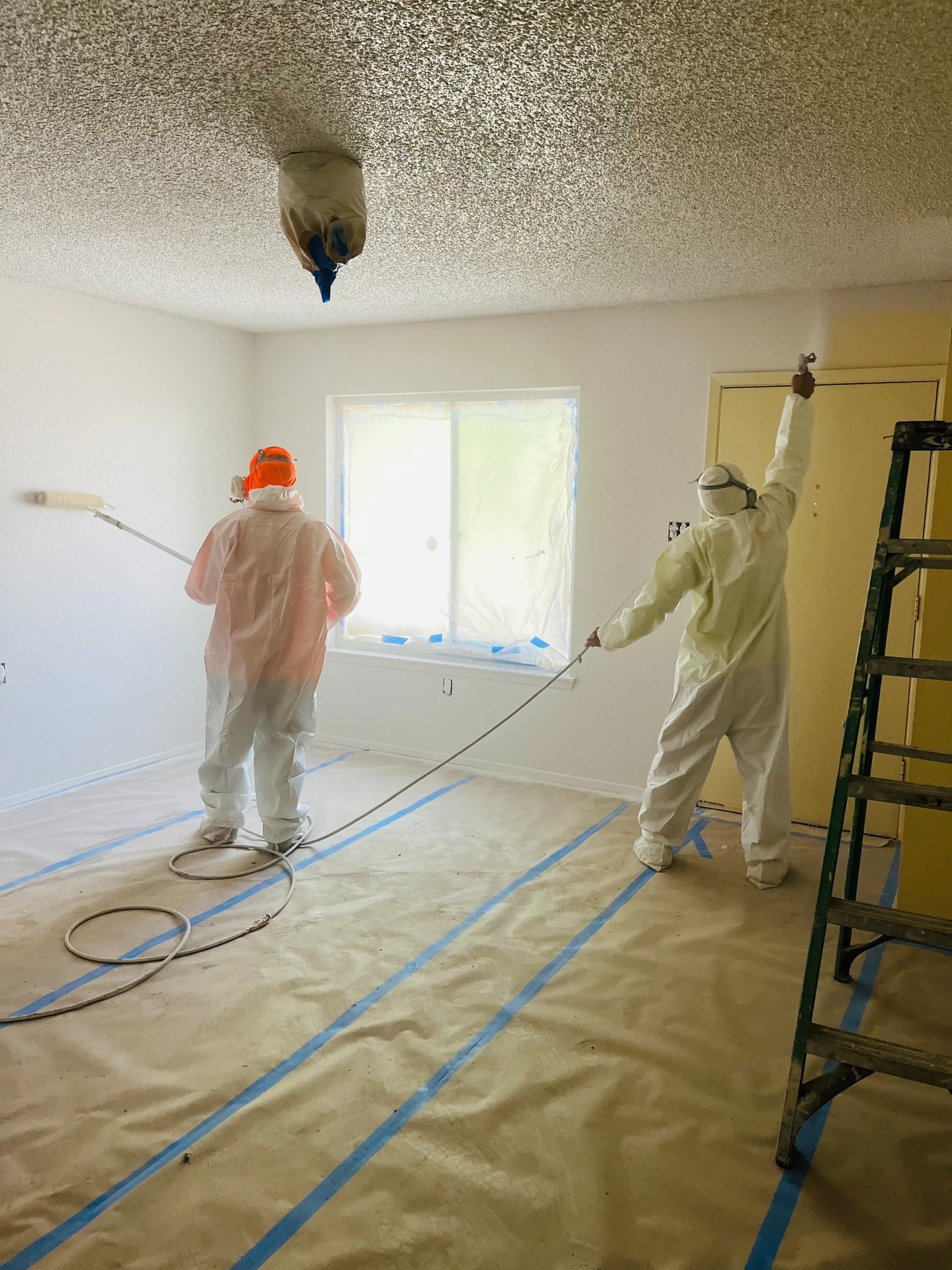 gray computer monitor