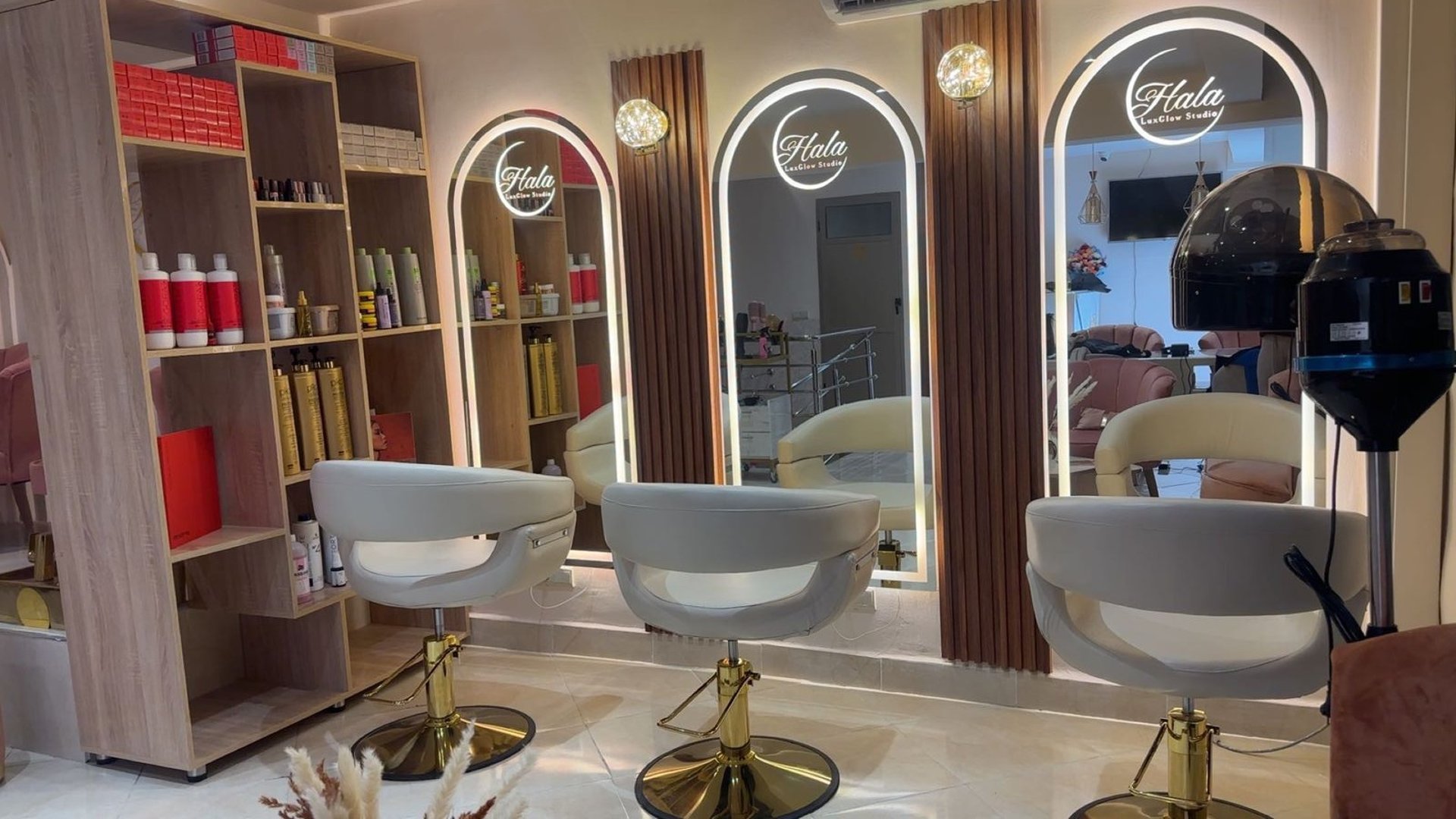 gray computer monitor