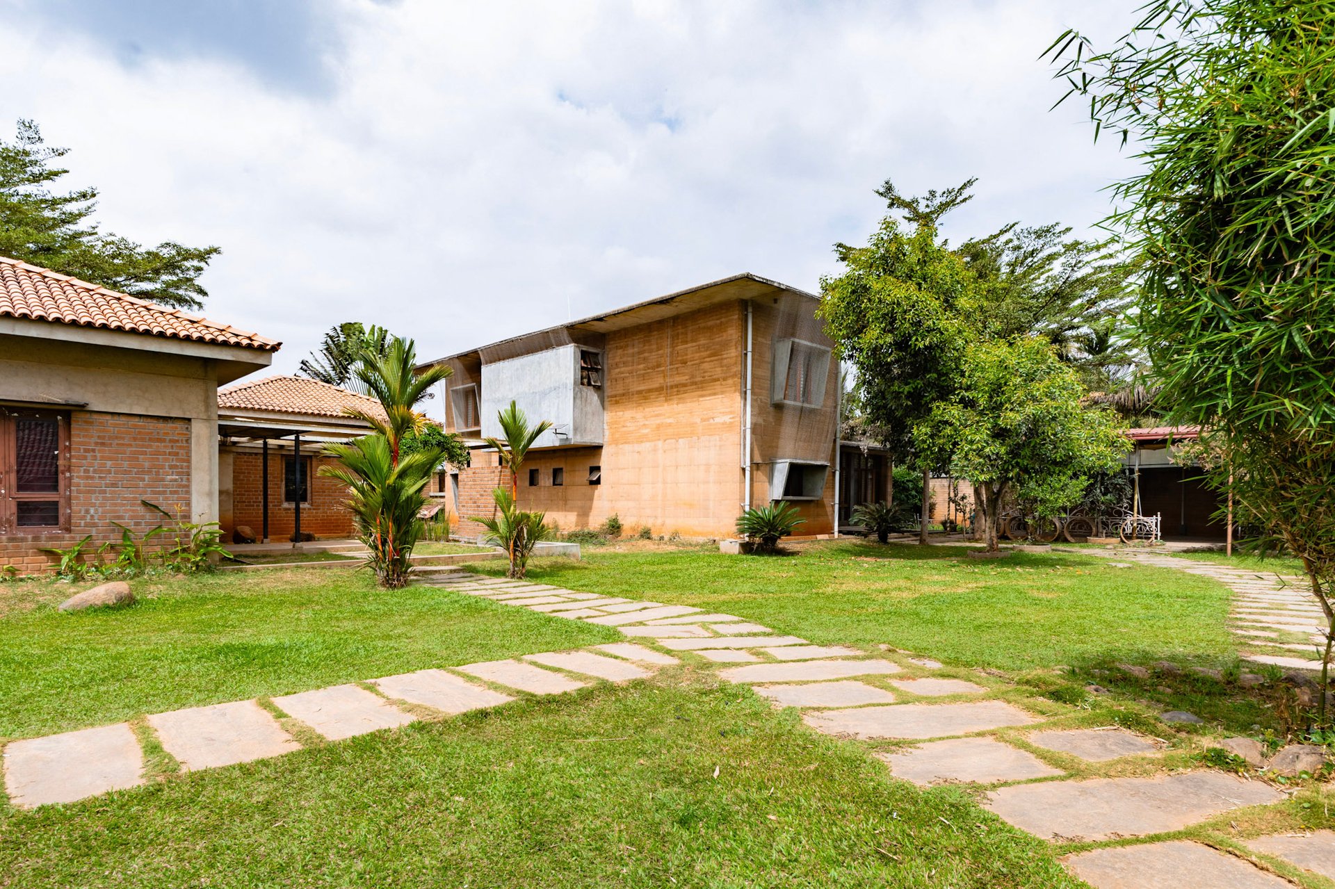 black and white bed linen