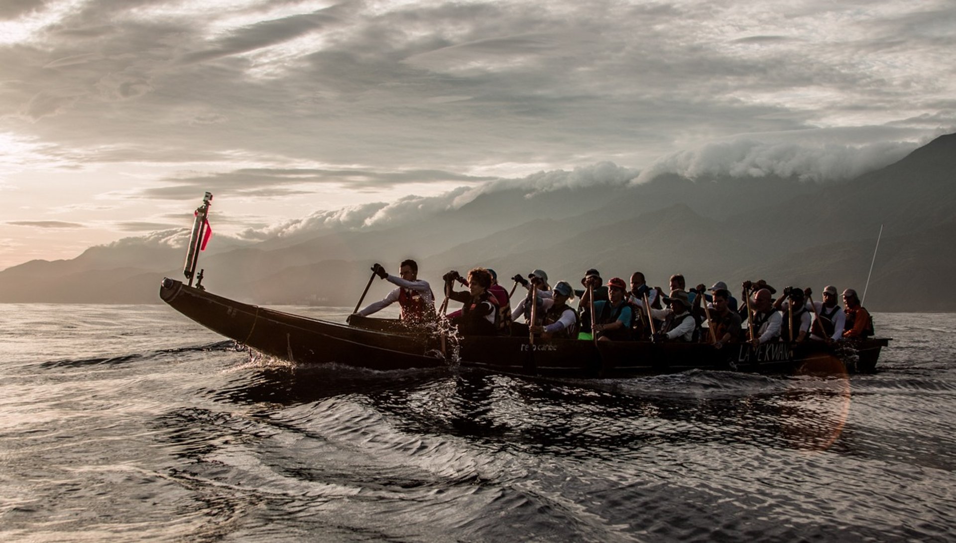 gray computer monitor