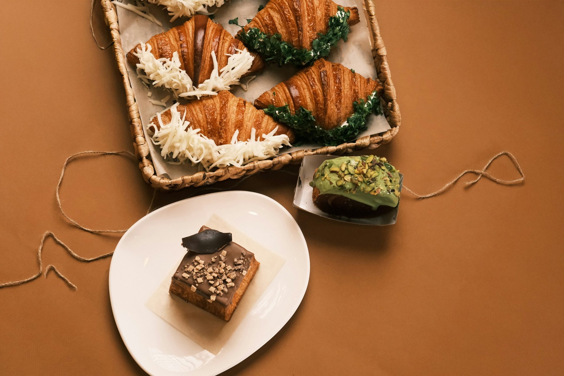 black and white bed linen