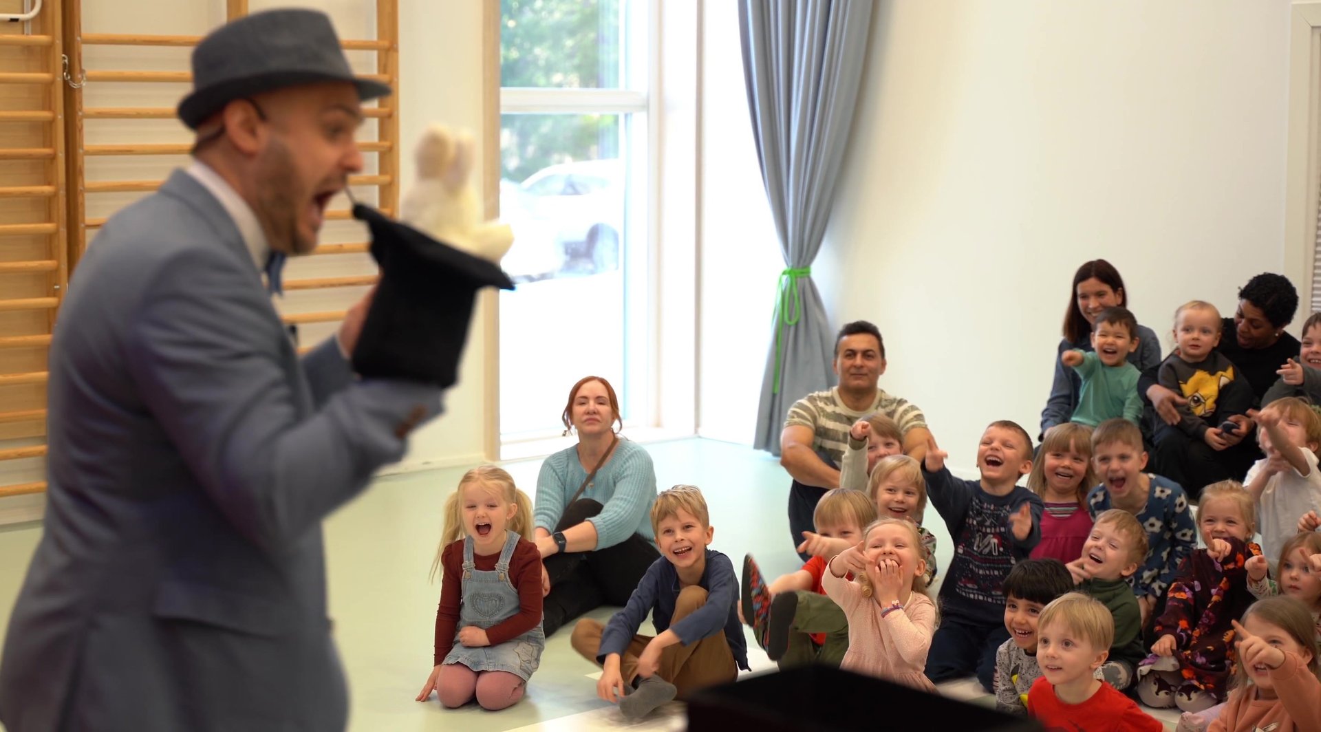 black and white bed linen