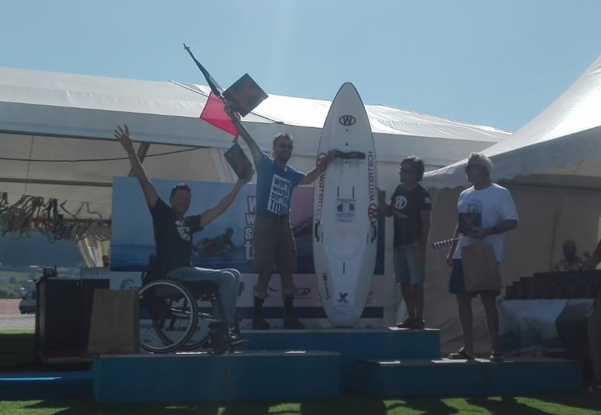 gray computer monitor