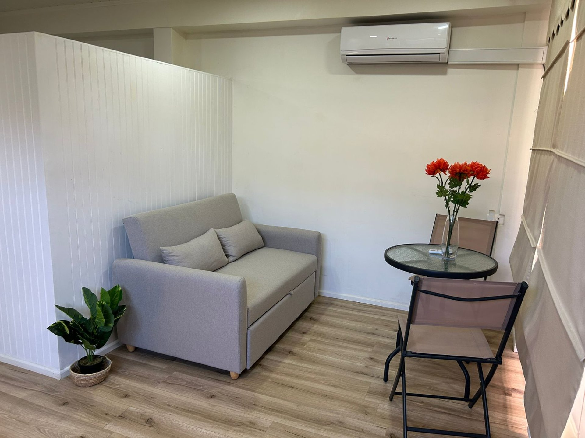 black and white bed linen