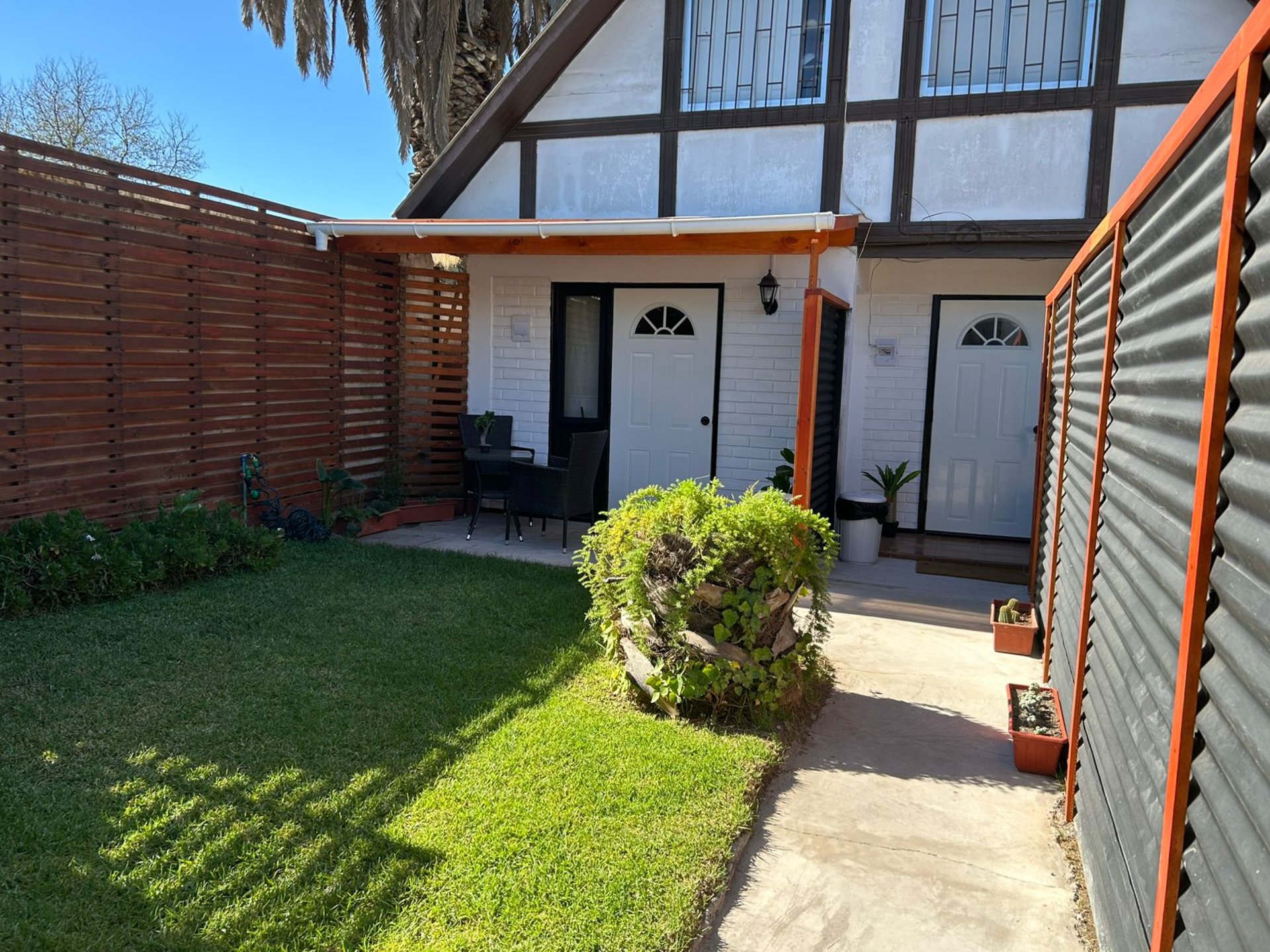 black and white bed linen