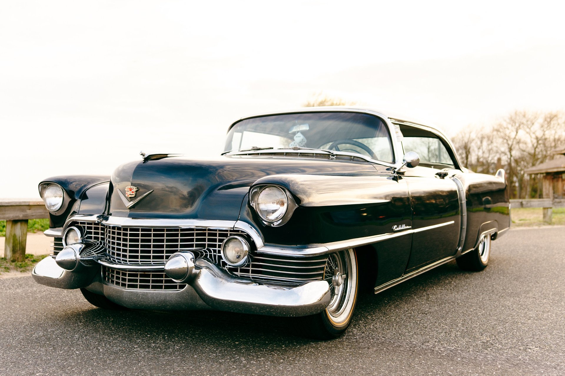 gray computer monitor