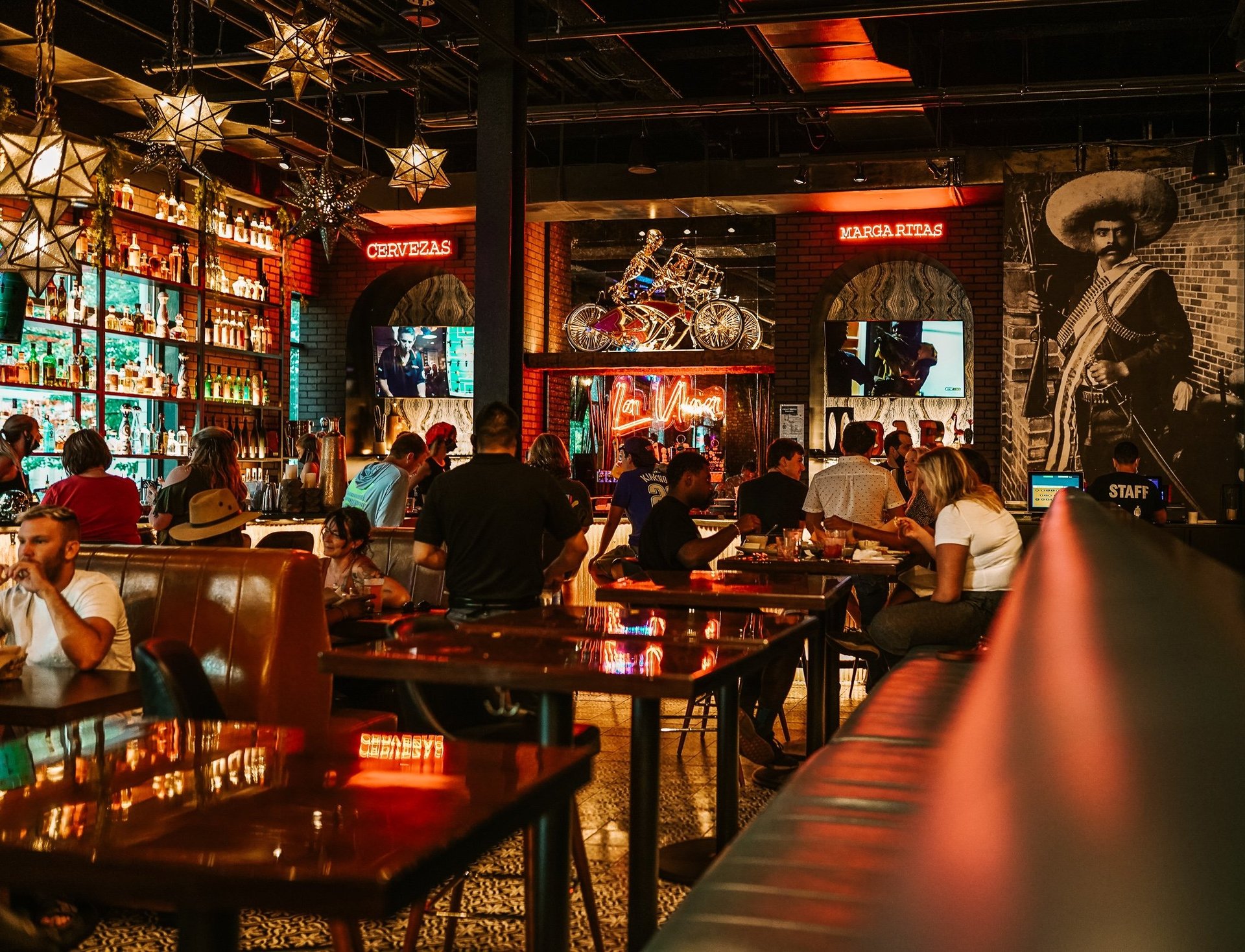 gray computer monitor