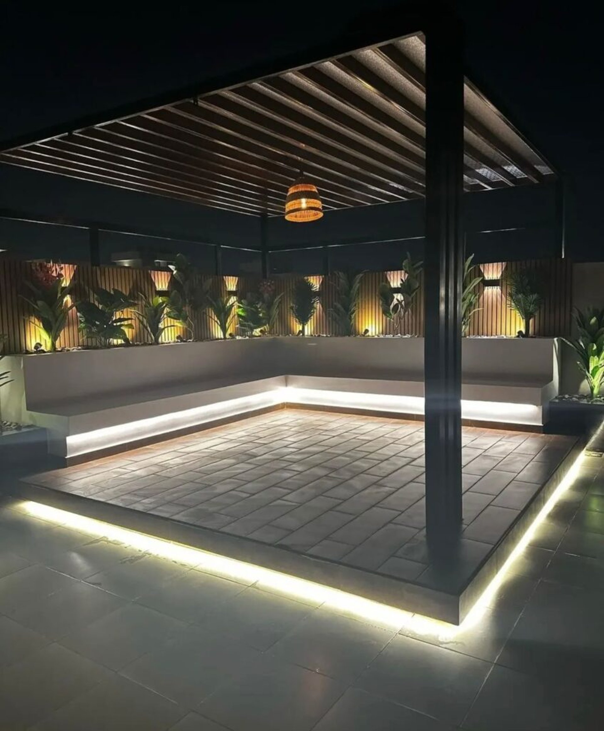 black and white bed linen