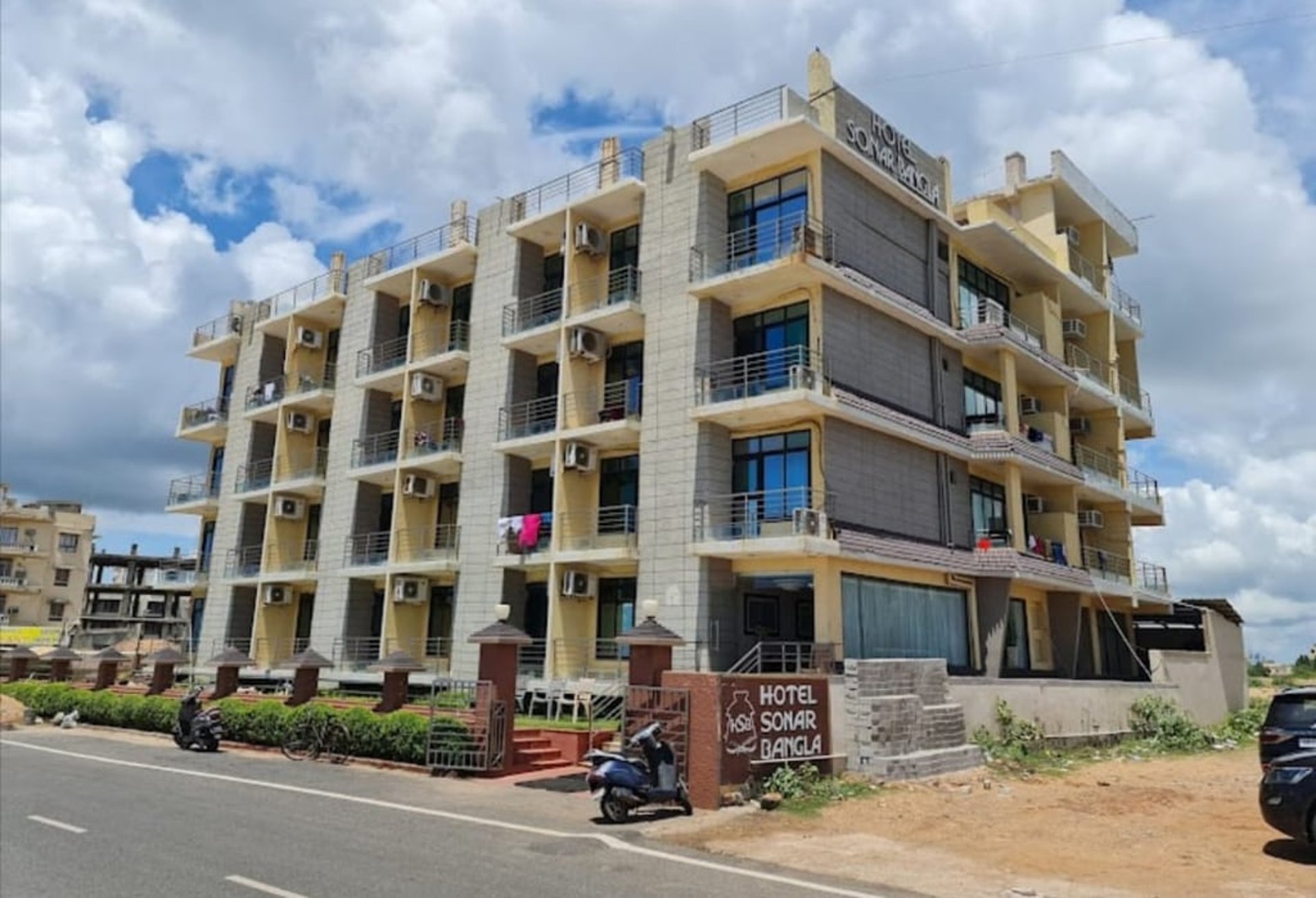 black and white bed linen