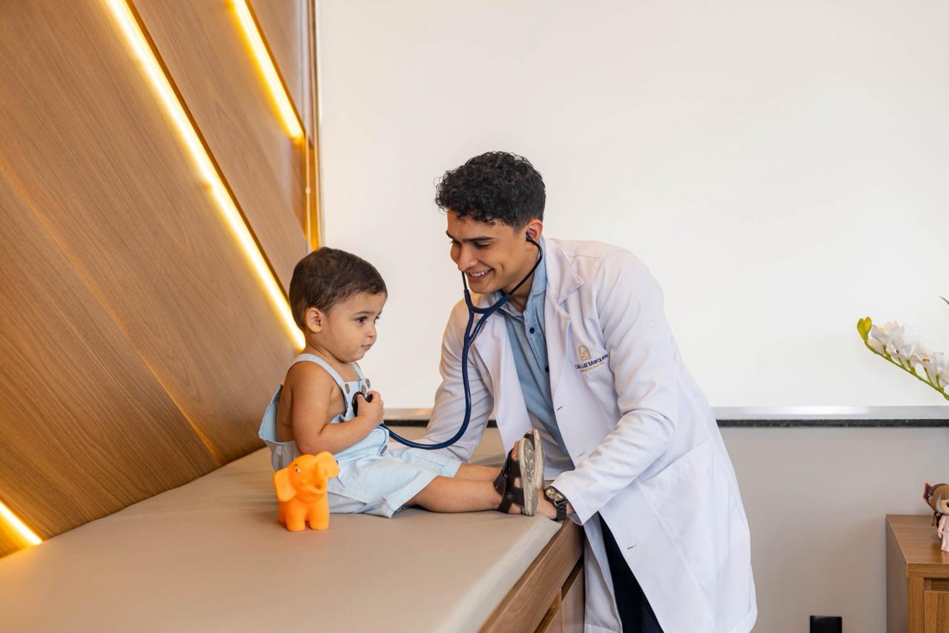 black and white bed linen